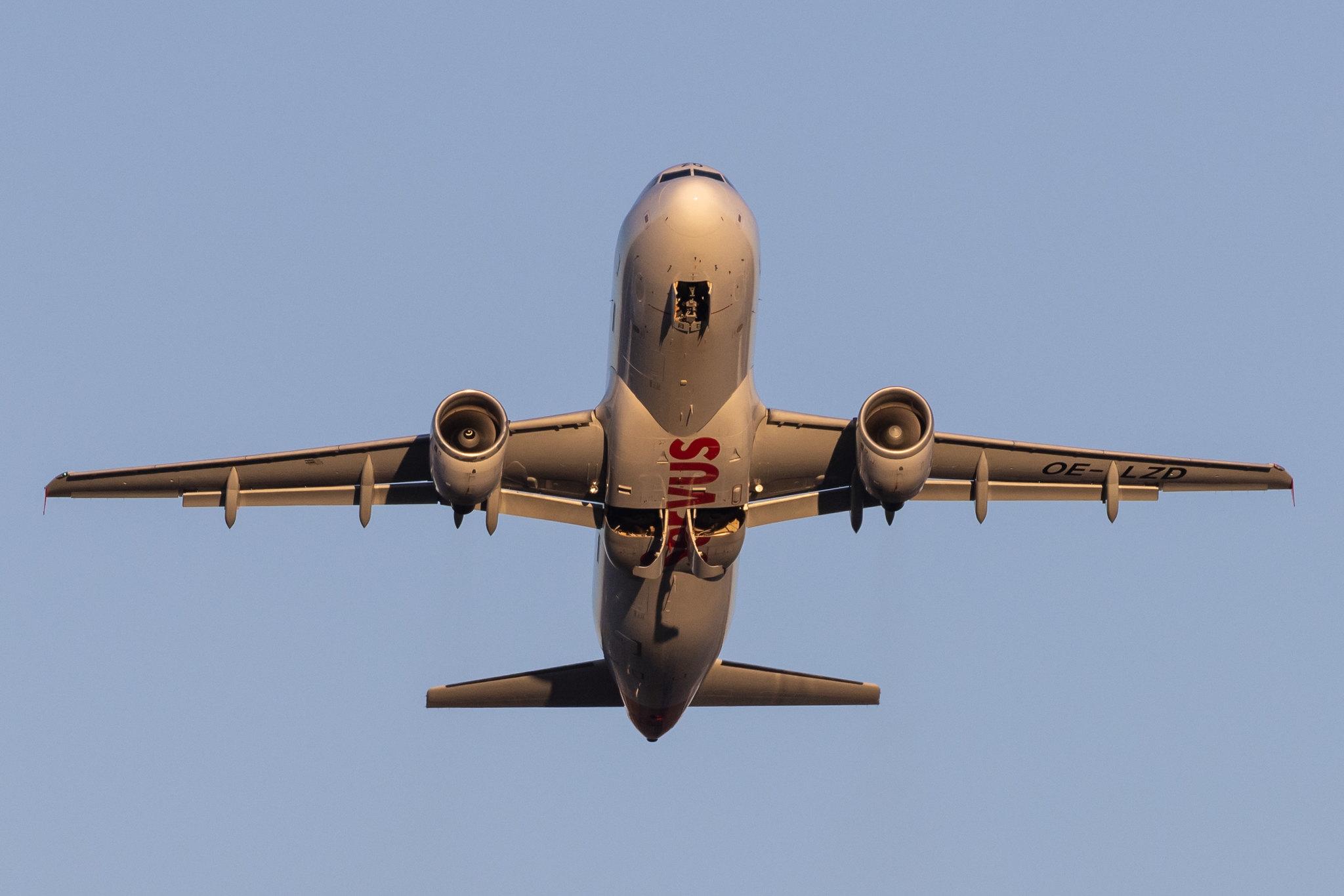 Hamburg Airport: Austrian Airlines (OS / AUA) |  Airbus A320-214 A320 | OE-LZD | MSN 5299