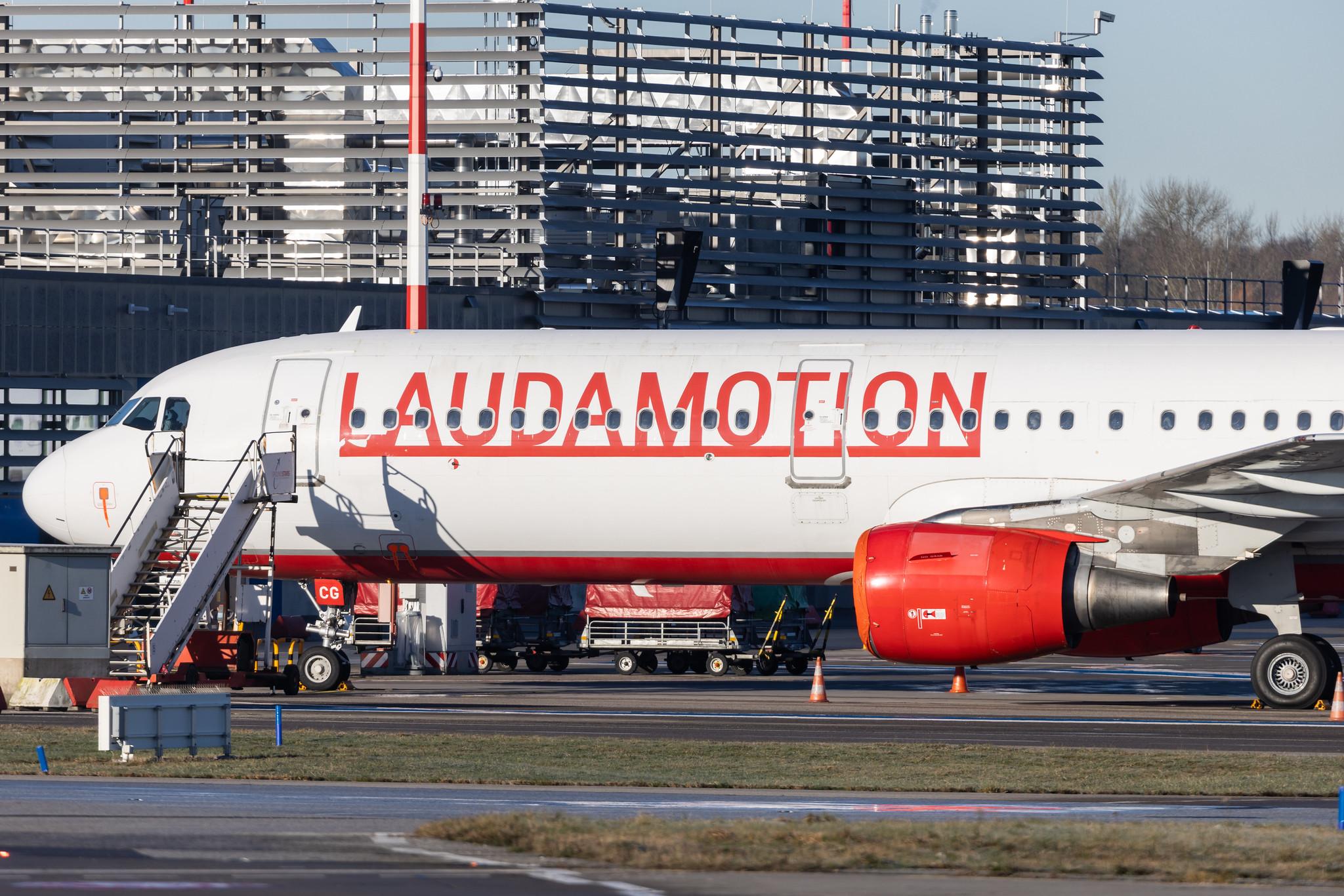 Hamburg Airport: Lufthansa Cargo (/ GEC) | Operator: Lufthansa CityLine |  Airbus A321-211 A321 | D-AEUA | MSN 1988
