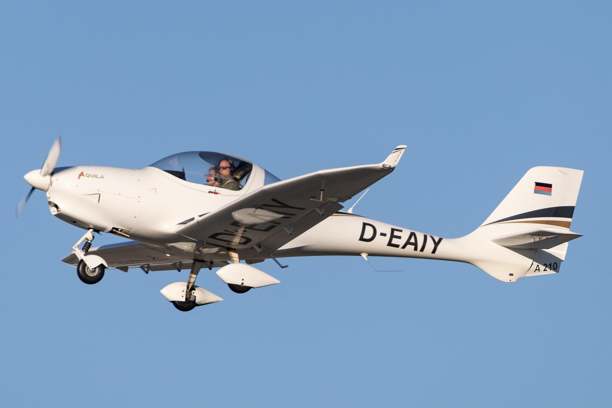 Hamburg Finkenwerder: Private owner |  Aquila A210 A210 | D-EAIY | MSN AT01-223
