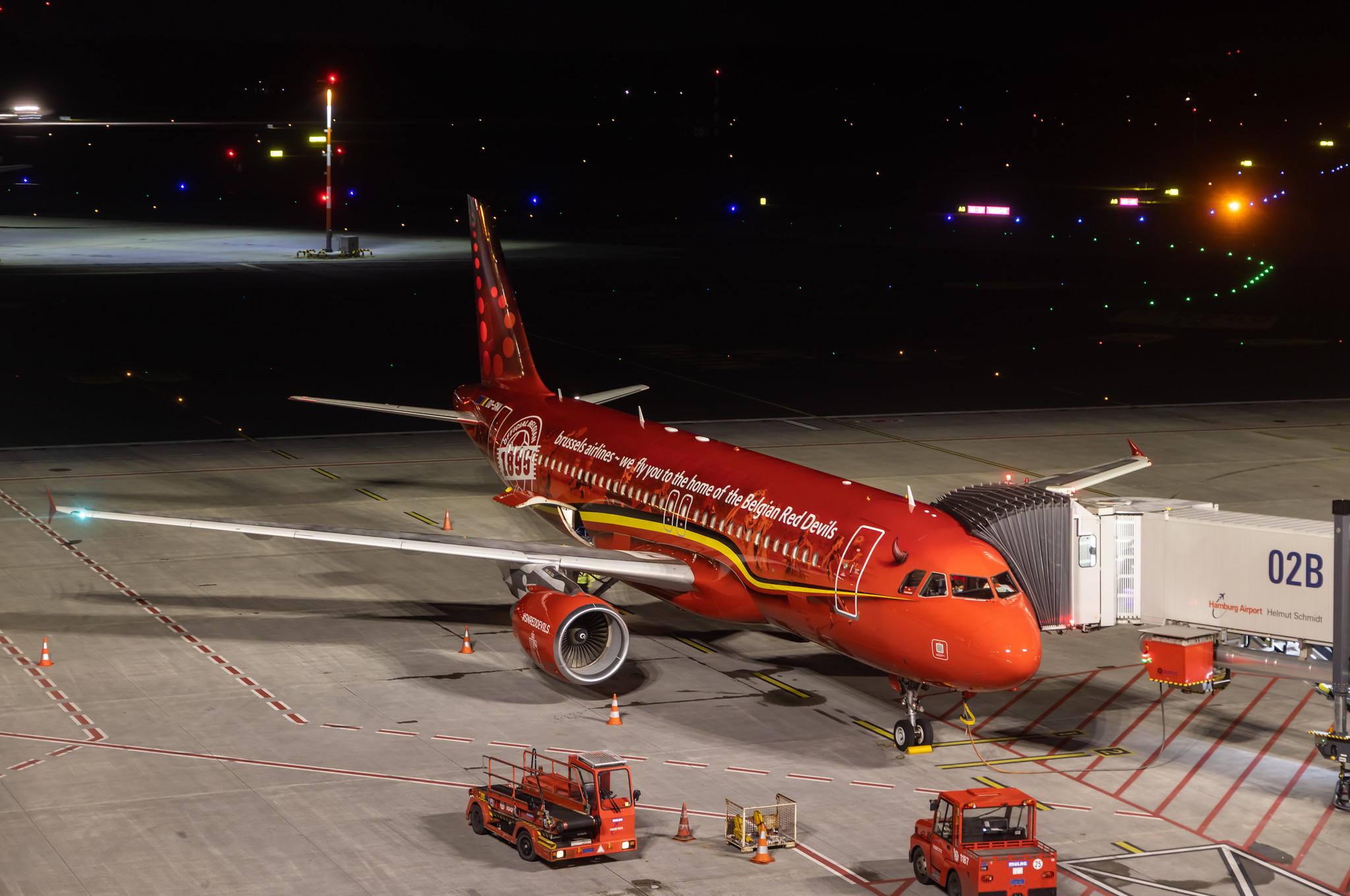 Hamburg Airport: Brussels Airlines (SN / BEL) |  Livery: Red Devils Livery |  Airbus A320-214 A320 | OO-SNA | MSN 1441