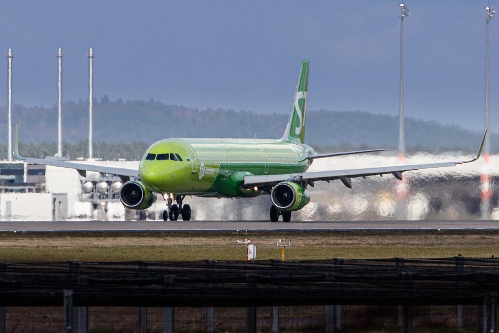 Flughafen Berlin Brandenburg: S7 Airlines (S7 / SBI) |  Airbus A321-231 A321 | VQ-BDB | MSN 6734