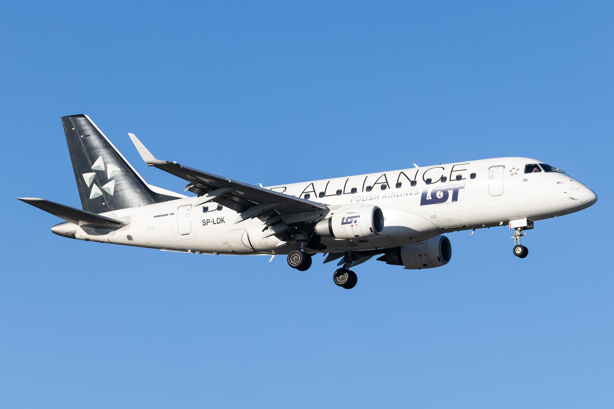 Hamburg Airport: LOT (LO / LOT) |  Livery: Star Alliance Livery |  Embraer E170STD E170 | SP-LDK | MSN 17000074
