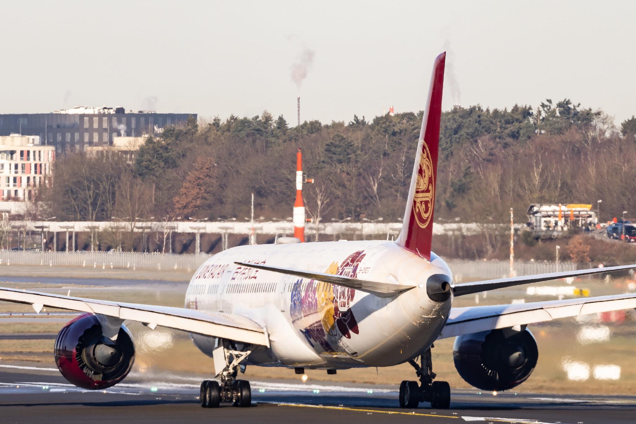 Hamburg Airport: Juneyao Air (HO / DKH) |  Livery: Chinese Peony Livery |  Boeing 787-9 Dreamliner B789 | B-20DT | MSN 65429