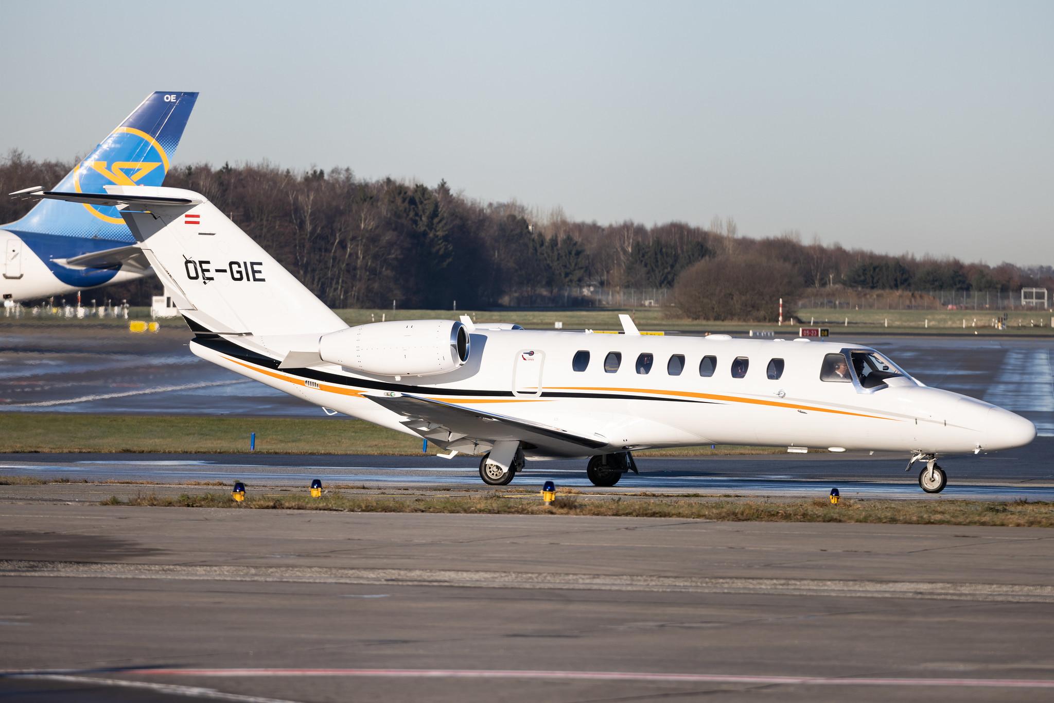 Hamburg Airport: Airlink (/ JAR) |  Cessna 525B CitationJet CJ3 C25B | OE-GIE | MSN 525B-0348
