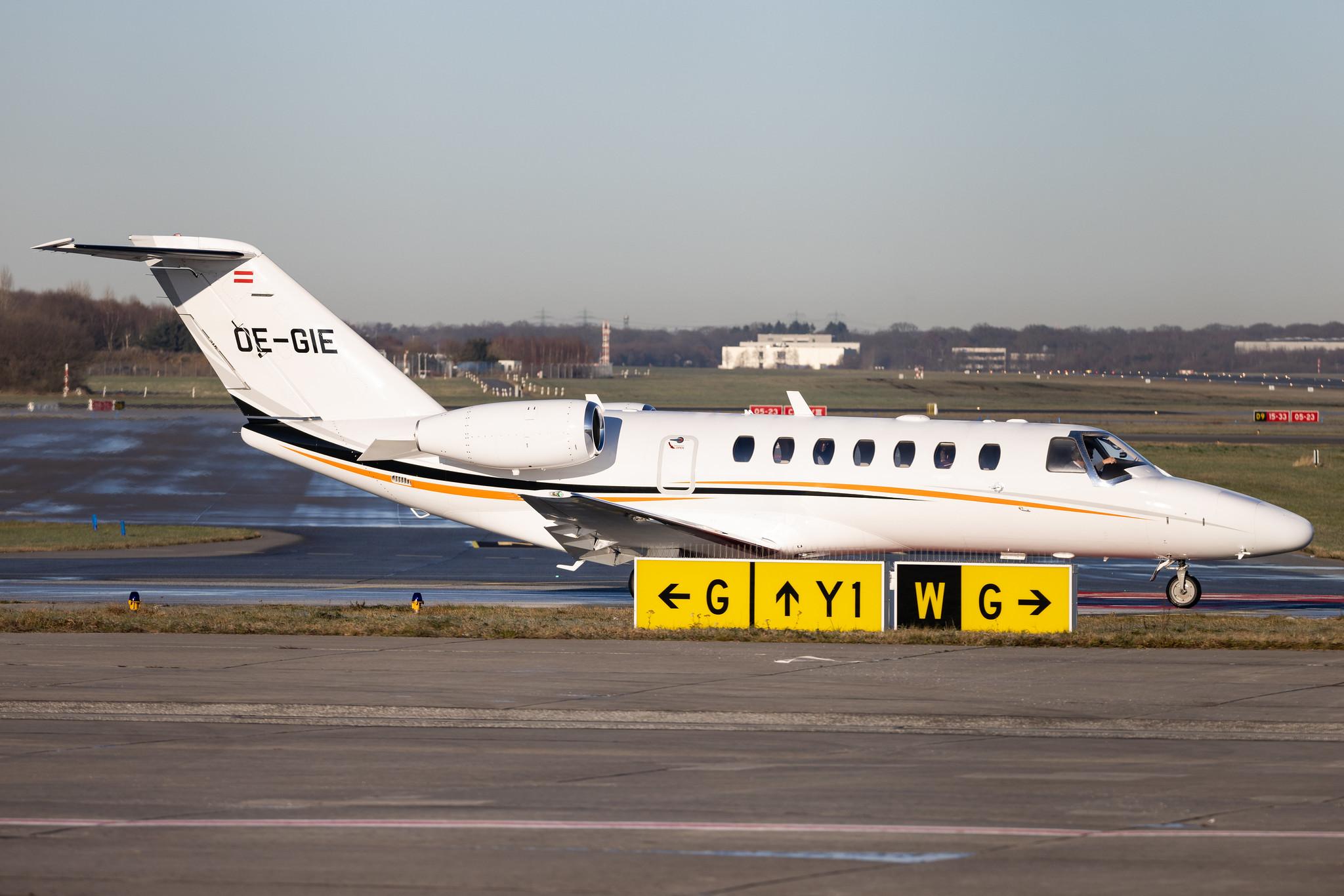 Hamburg Airport: Airlink (/ JAR) |  Cessna 525B CitationJet CJ3 C25B | OE-GIE | MSN 525B-0348