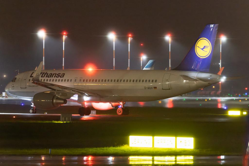 Hamburg Airport: Lufthansa (LH / DLH) |  Airbus A320-214 A320 | D-AIUV | MSN 7174