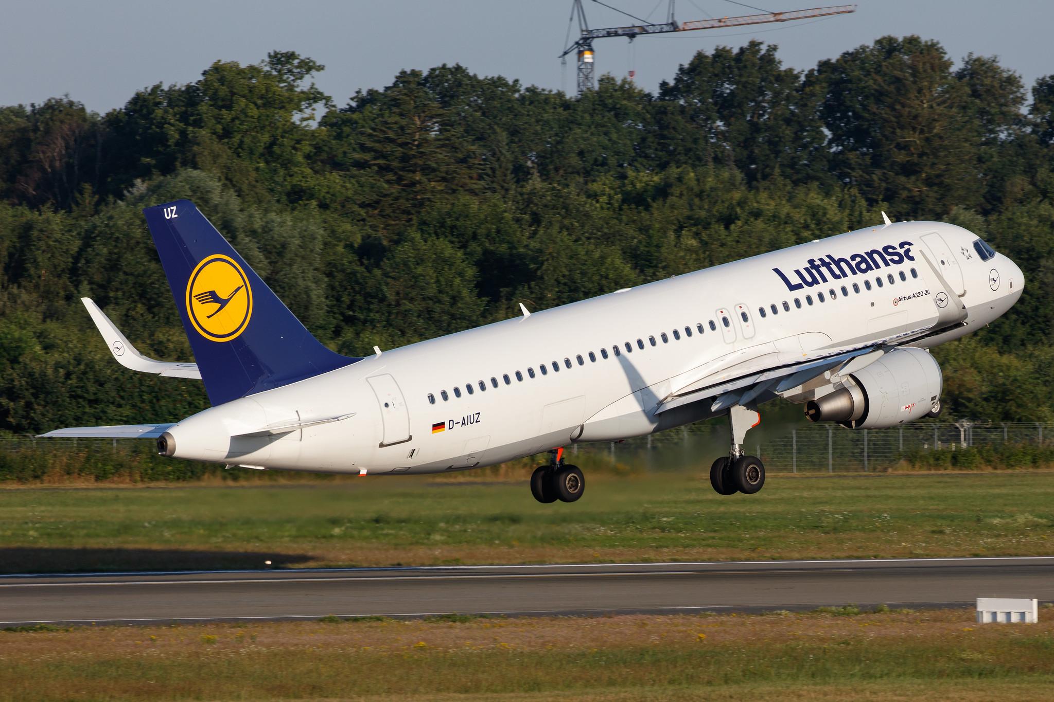 Hamburg Airport: Lufthansa (LH / DLH) |  Airbus A320-214 A320 | D-AIUZ | MSN 7625