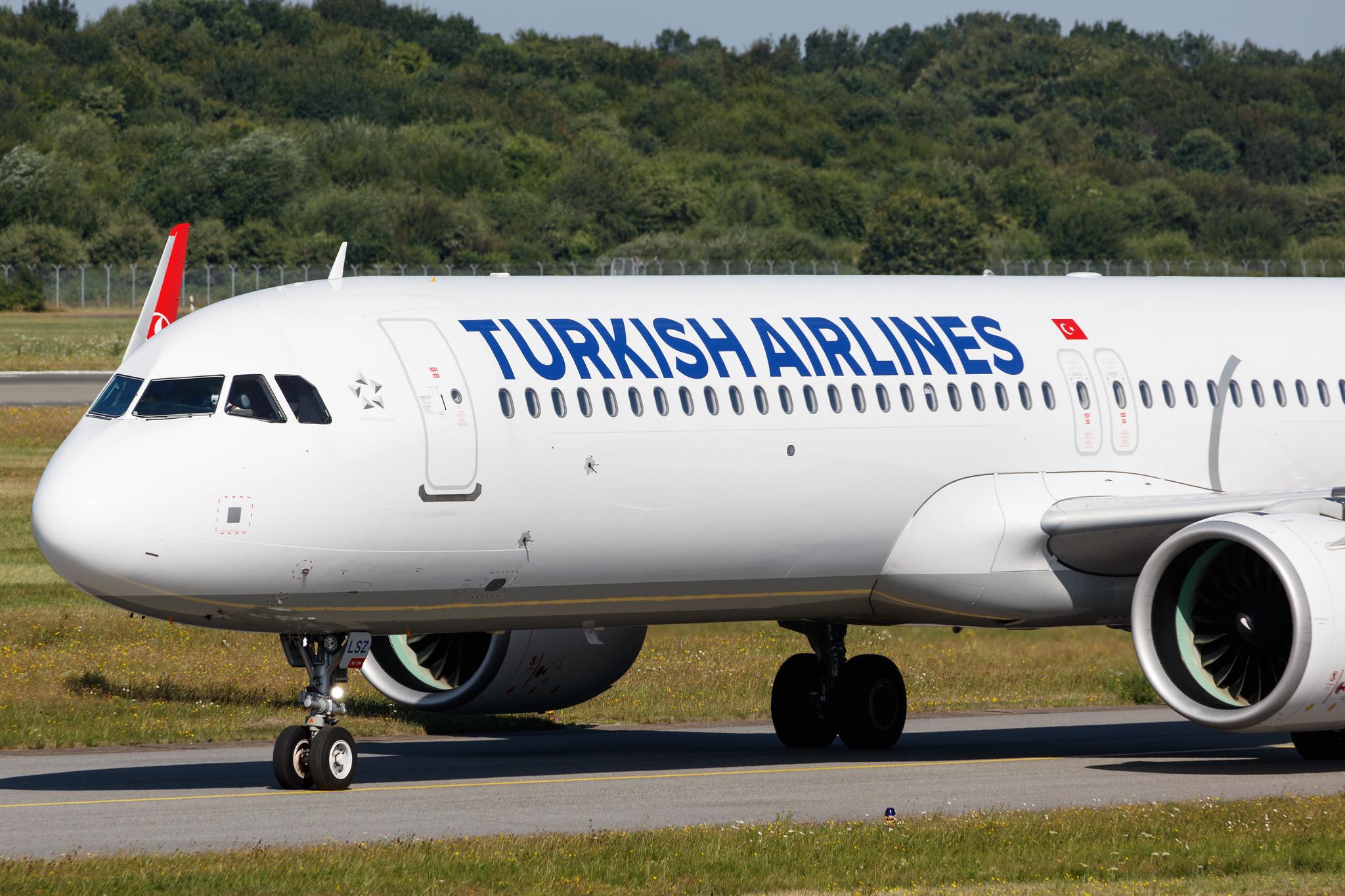Hamburg Airport: Turkish Airlines (TK / THY) |  Airbus A321-271NX A21N | TC-LSZ | MSN 09452