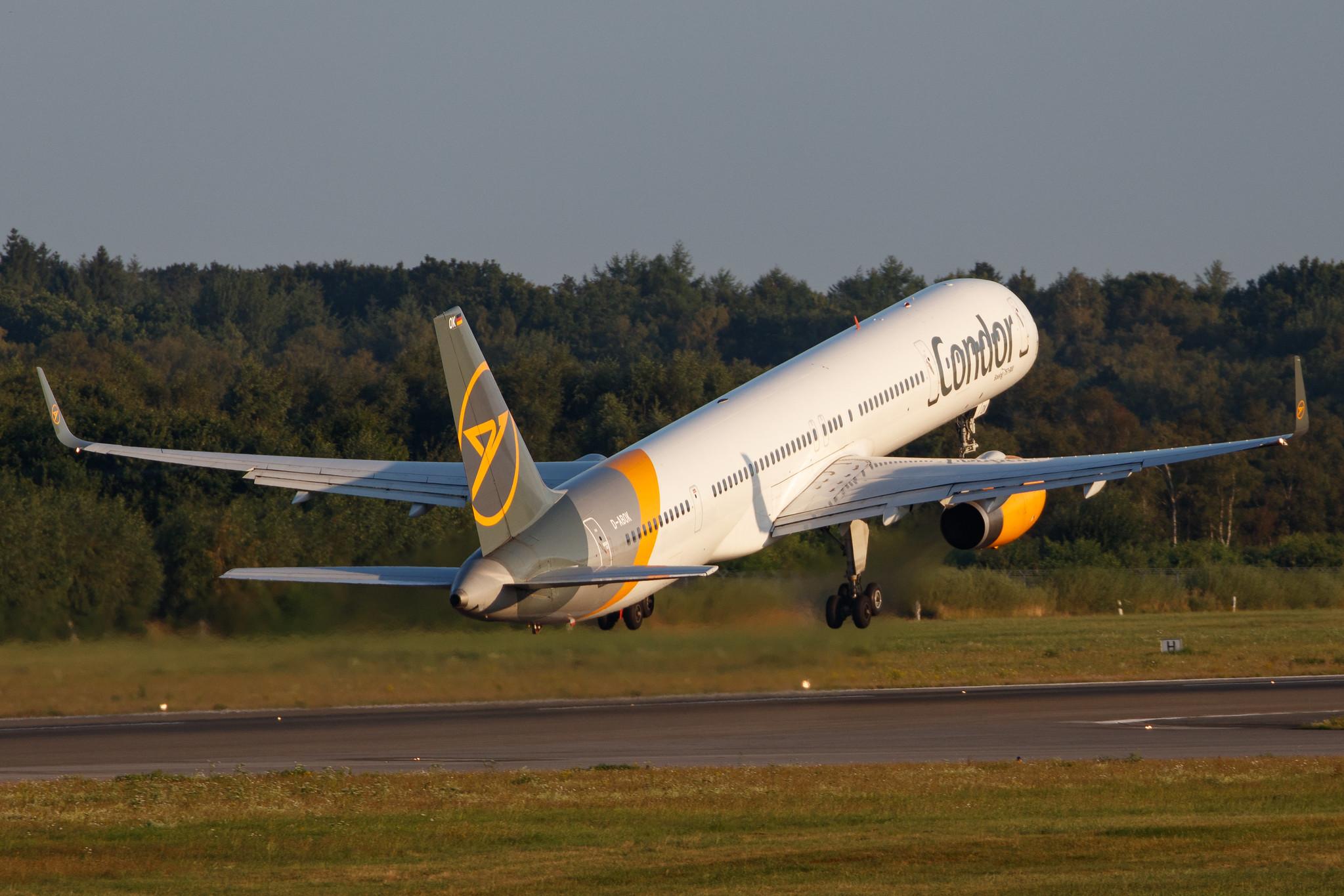 Hamburg Airport: Condor (DE / CFG) |  Boeing 757-330 B753 | D-ABOK | MSN 29020