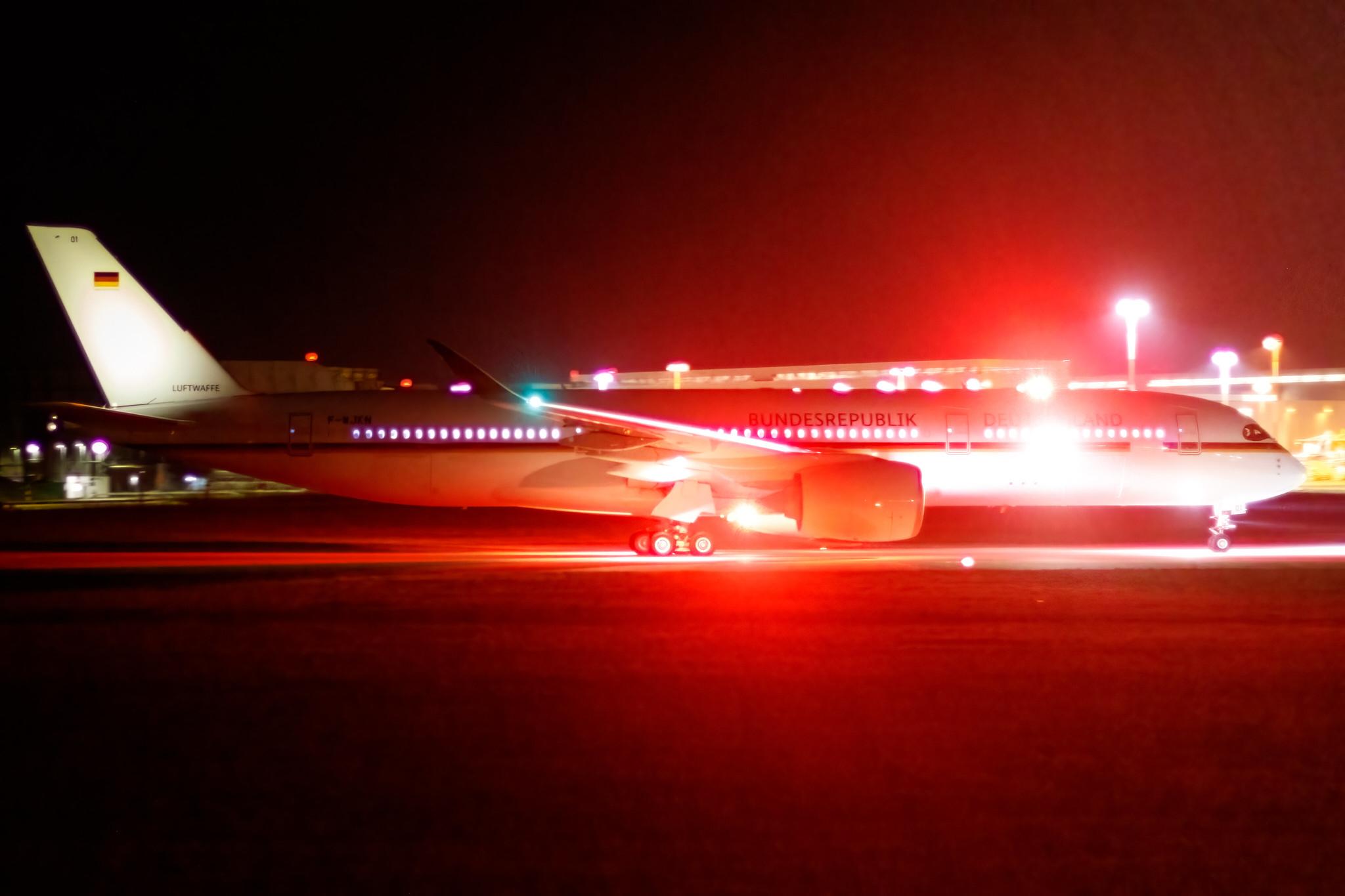 Hamburg Finkenwerder: German Air Force (/ GAF) |  Airbus A350-941 A359 | F-WJKN (D-AGVT, 10+01 | MSN 0468)