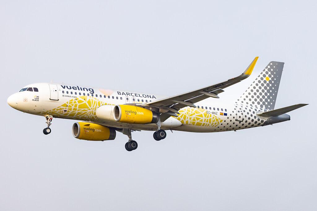 Hamburg Airport: Vueling (VY / VLG) |  Livery: Vueling ?? Barcelona Livery |  Airbus A320-232 A320 | EC-MNZ | MSN 7351
