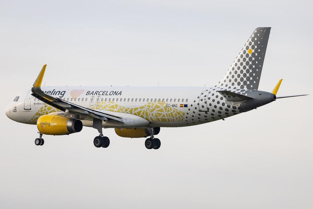 Hamburg Airport: Vueling (VY / VLG) |  Livery: Vueling ?? Barcelona Livery |  Airbus A320-232 A320 | EC-MNZ | MSN 7351