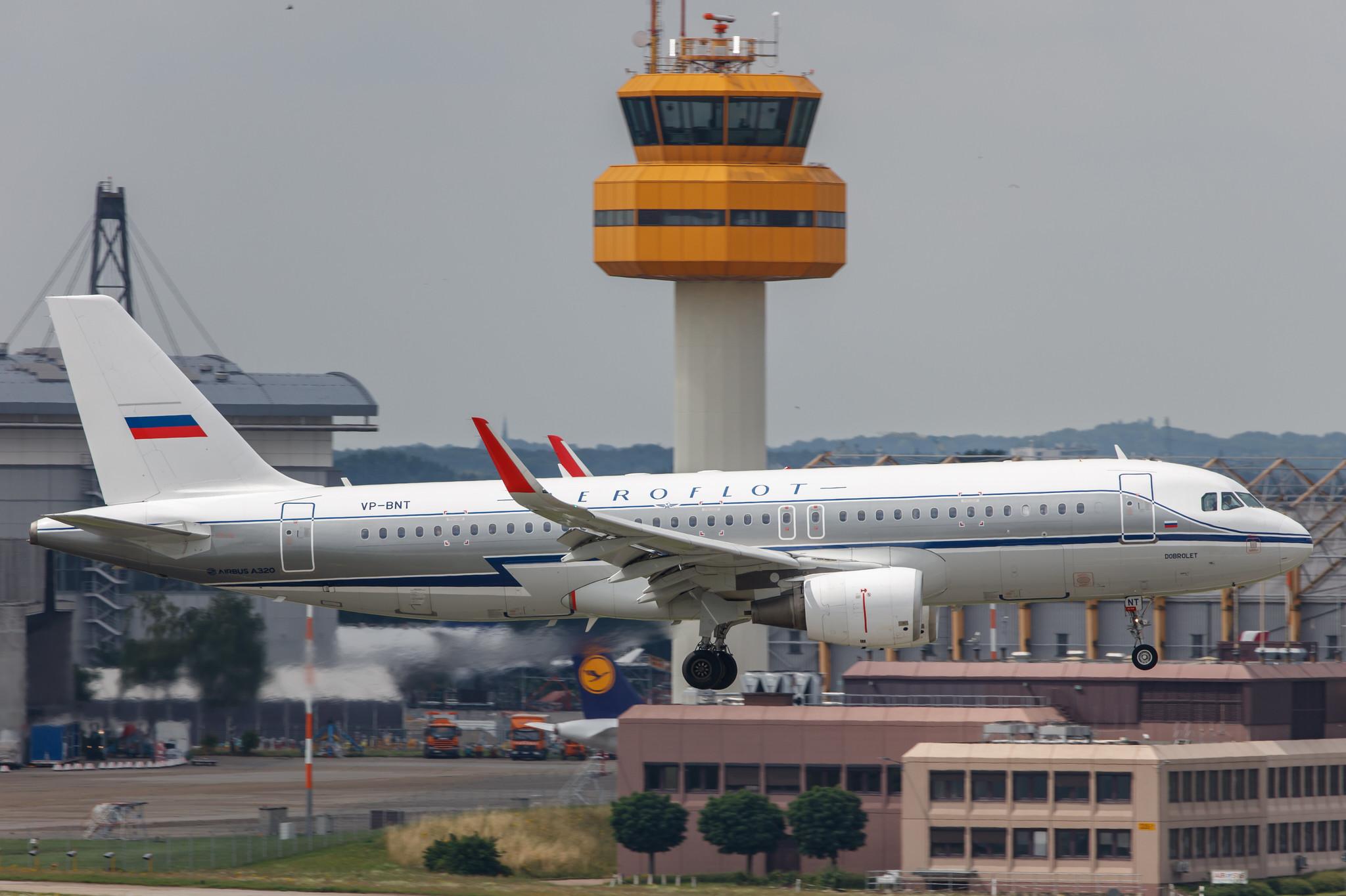 Hamburg Airport: Aeroflot (SU / AFL) |  Livery: Retro Livery |  Airbus A320-214 A320 | VP-BNT | MSN 5614