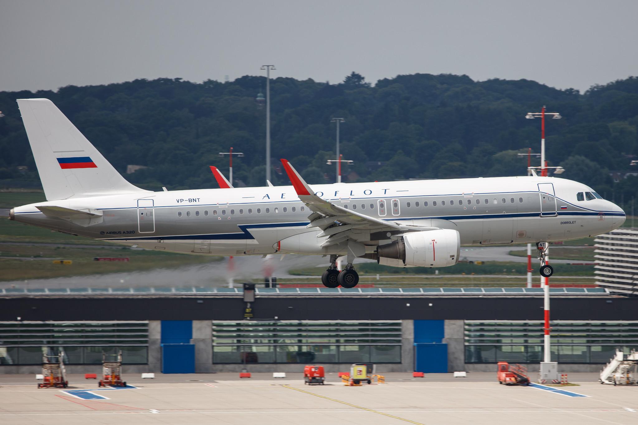 Hamburg Airport: Aeroflot (SU / AFL) |  Livery: Retro Livery |  Airbus A320-214 A320 | VP-BNT | MSN 5614