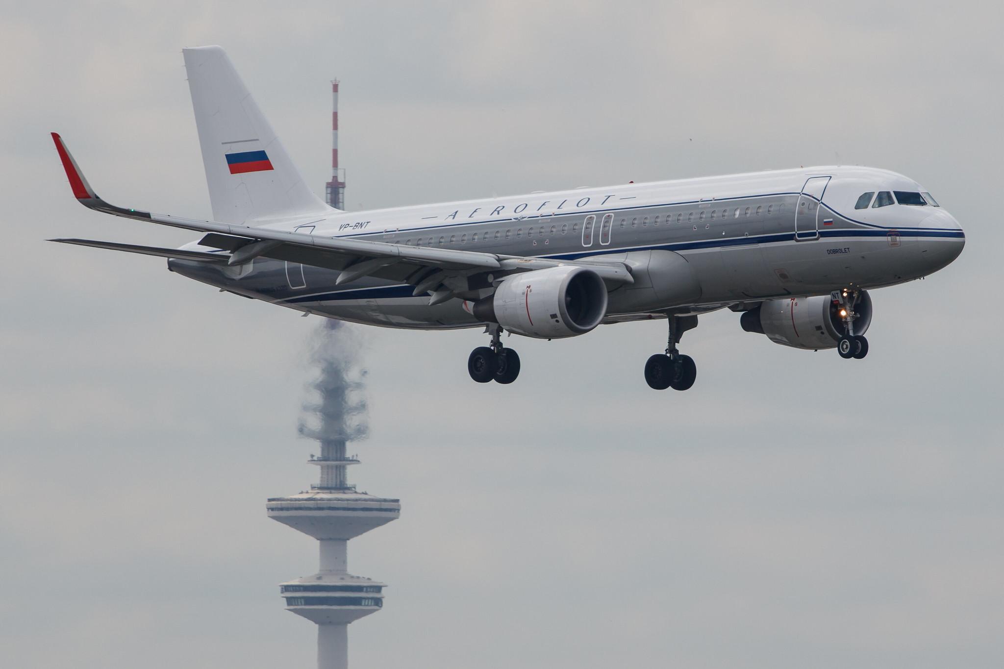 Hamburg Airport: Aeroflot (SU / AFL) |  Livery: Retro Livery |  Airbus A320-214 A320 | VP-BNT | MSN 5614