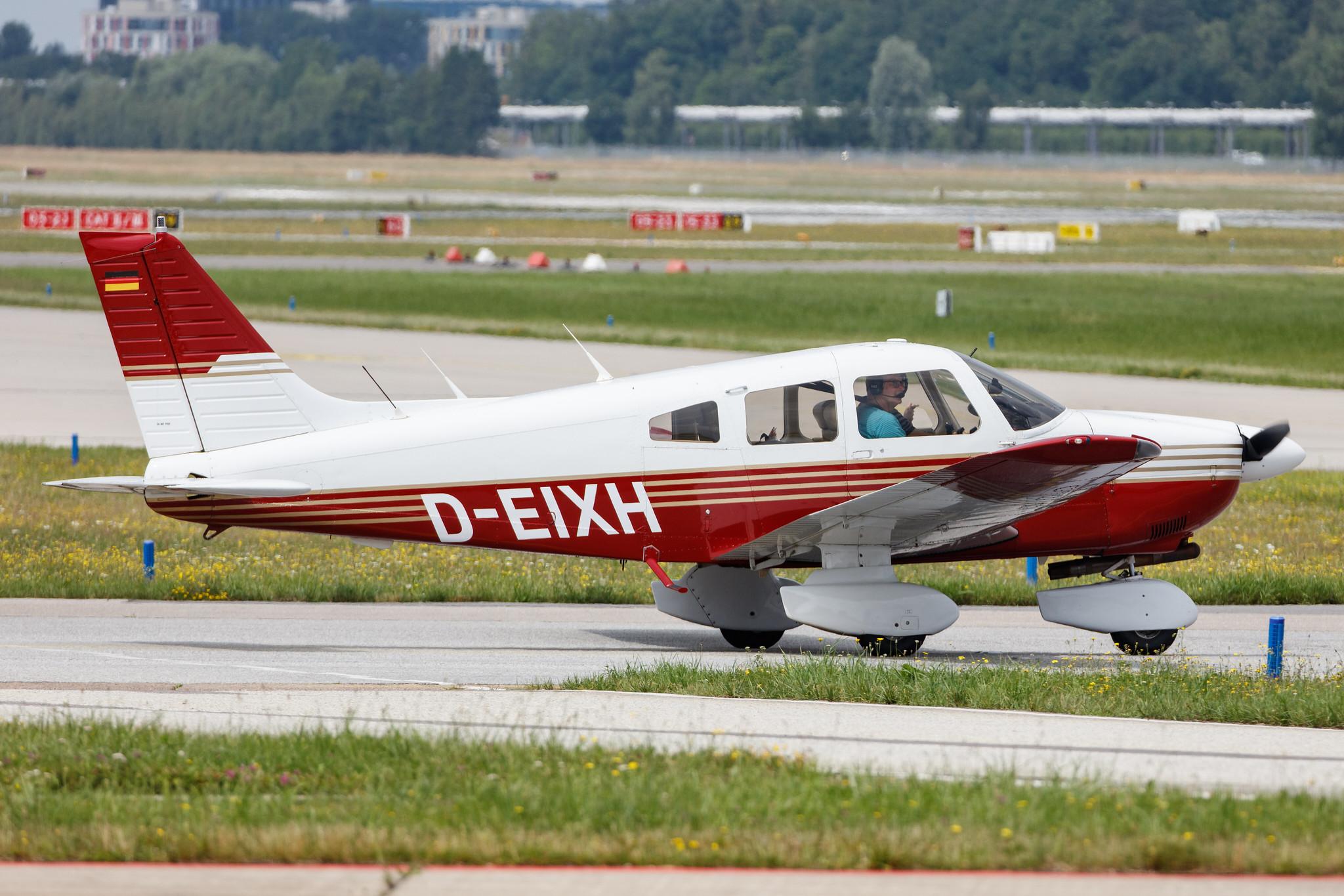 Hamburg Airport: Private owner |  Piper PA-28-181 Archer II P28A | D-EIXH | MSN 2890191