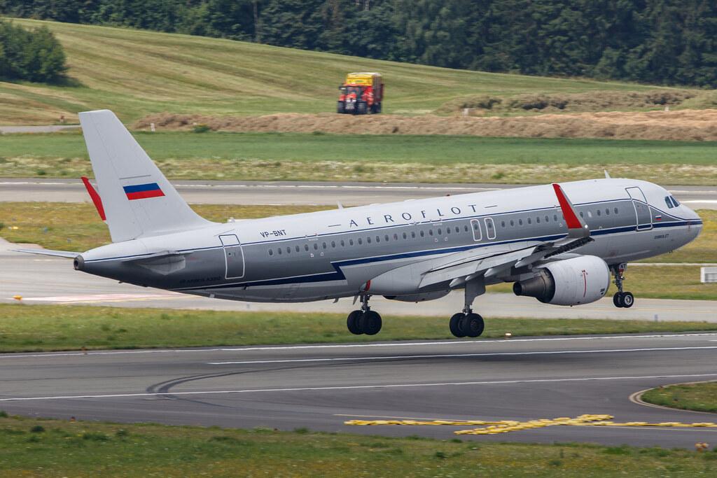 Hamburg Airport: Aeroflot (SU / AFL) |  Livery: Retro Livery |  Airbus A320-214 A320 | VP-BNT | MSN 5614