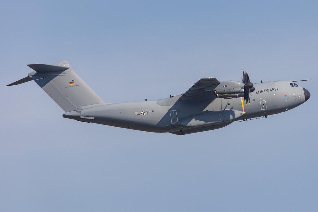 Hamburg Airport: German Air Force (/ GAF) | Airbus A400M-180 A400 A400 | 54+29 | MSN 090