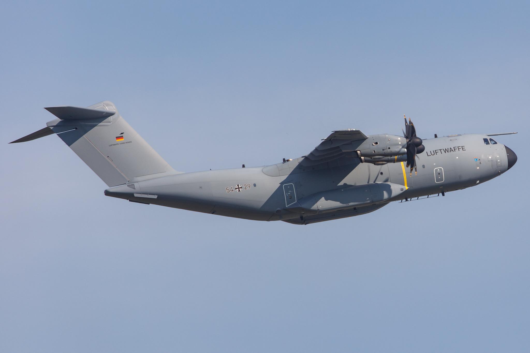 Hamburg Airport: German Air Force (/ GAF) | Airbus A400M-180 A400 A400 | 54+29 | MSN 090