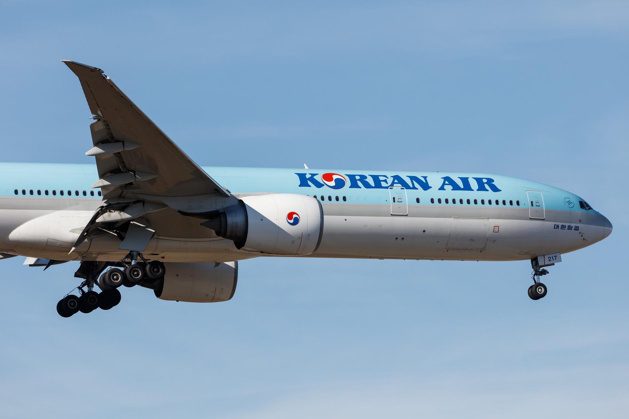 Frankfurt Airport: Korean Air (KE / KAL) |  Boeing 777-3B5(ER) B77W | HL8217 | MSN 37648