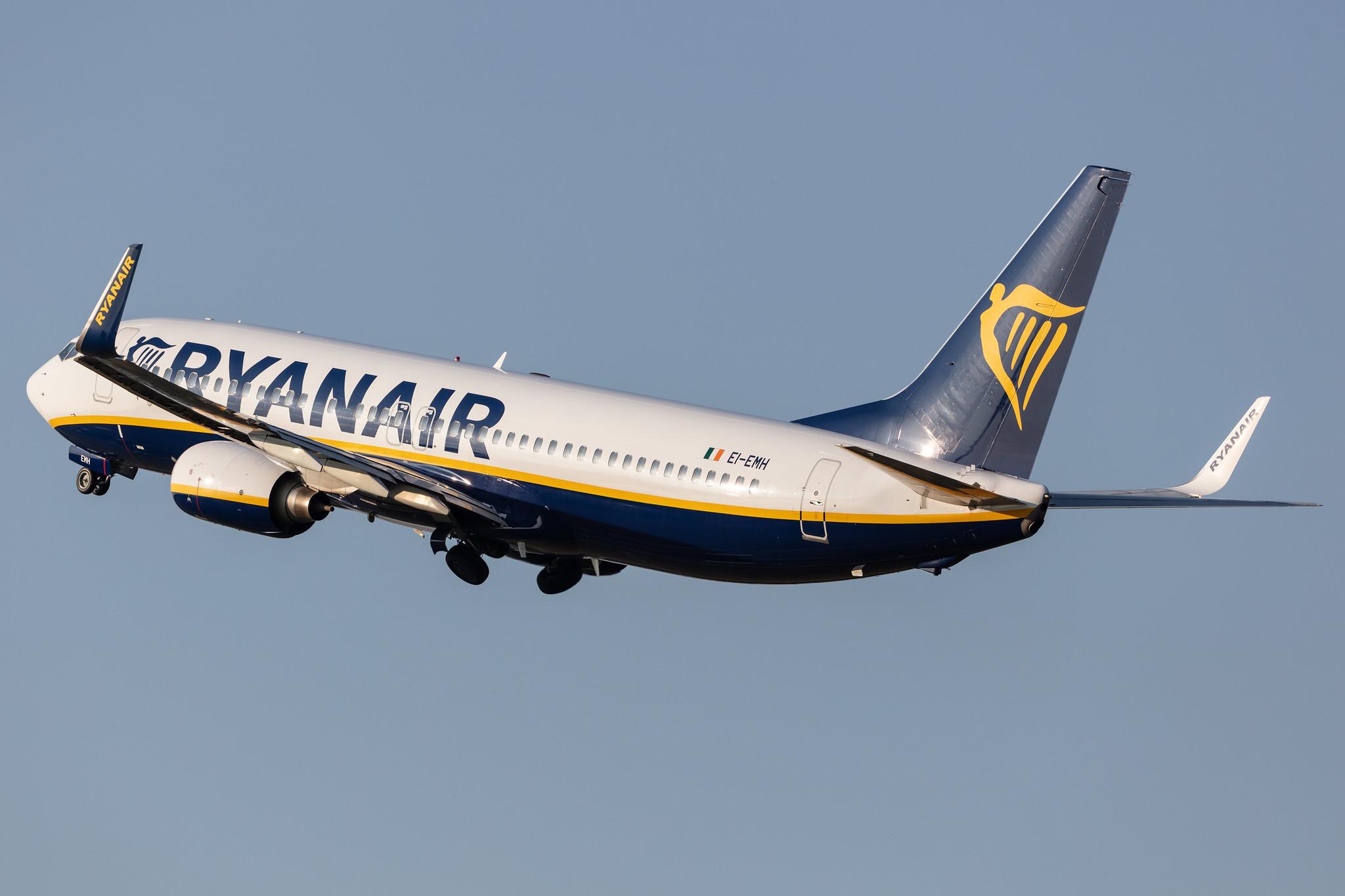 Hamburg Airport: Ryanair (FR / RYR) |  Boeing 737-8AS B738 | EI-EMH | MSN 34974