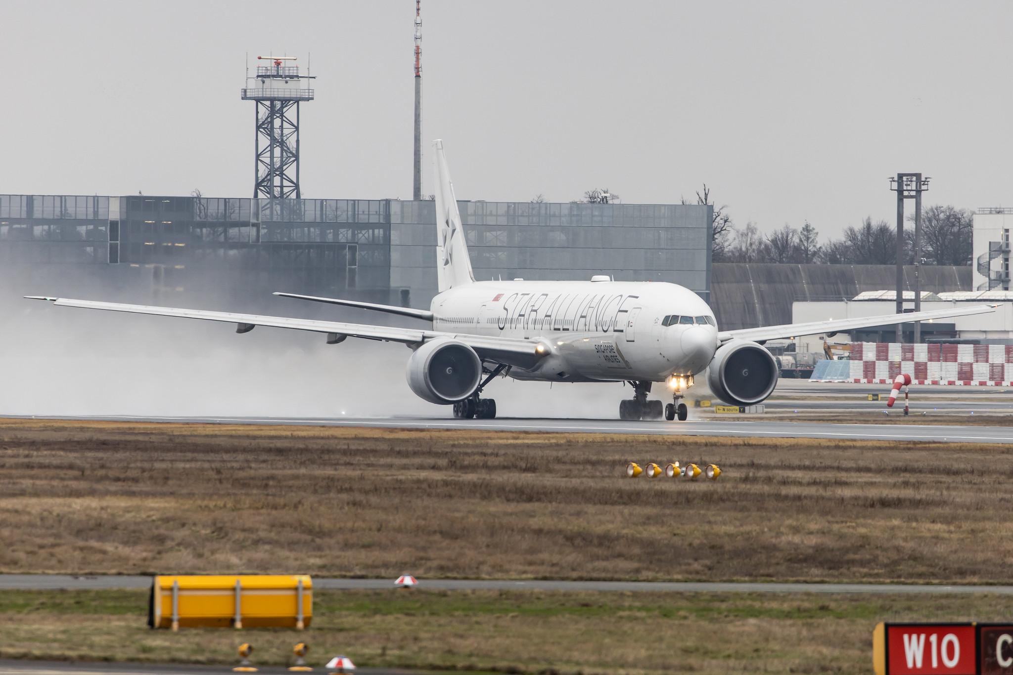 Frankfurt Airport: Singapore Airlines (SQ / SIA) |  Livery: Star Alliance livery |  Boeing 777-312(ER) B77W | 9V-SWI | MSN 34574