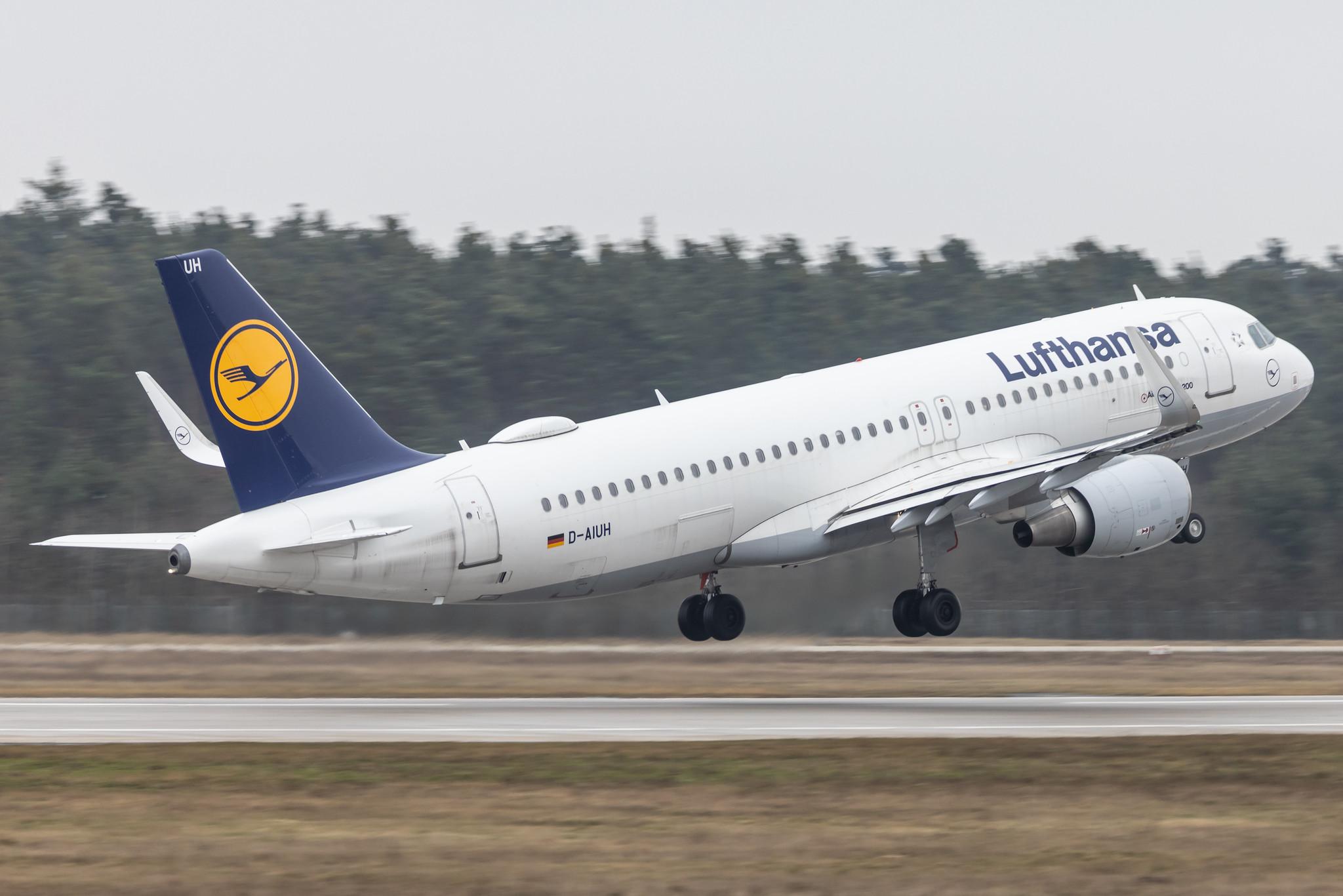 Frankfurt Airport: Lufthansa (LH / DLH) |  Airbus A320-214 A320 | D-AIUH | MSN 6225