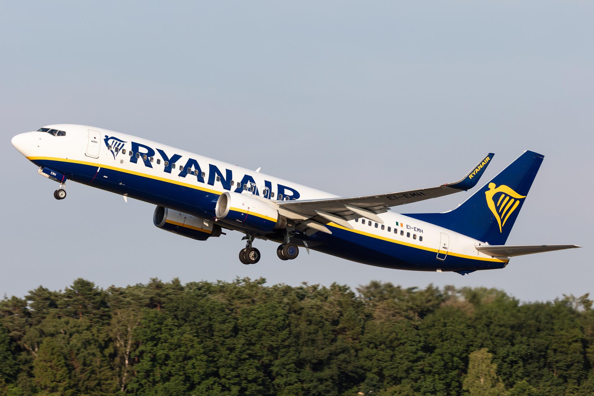Hamburg Airport: Ryanair (FR / RYR) |  Boeing 737-8AS B738 | EI-EMH | MSN 34974