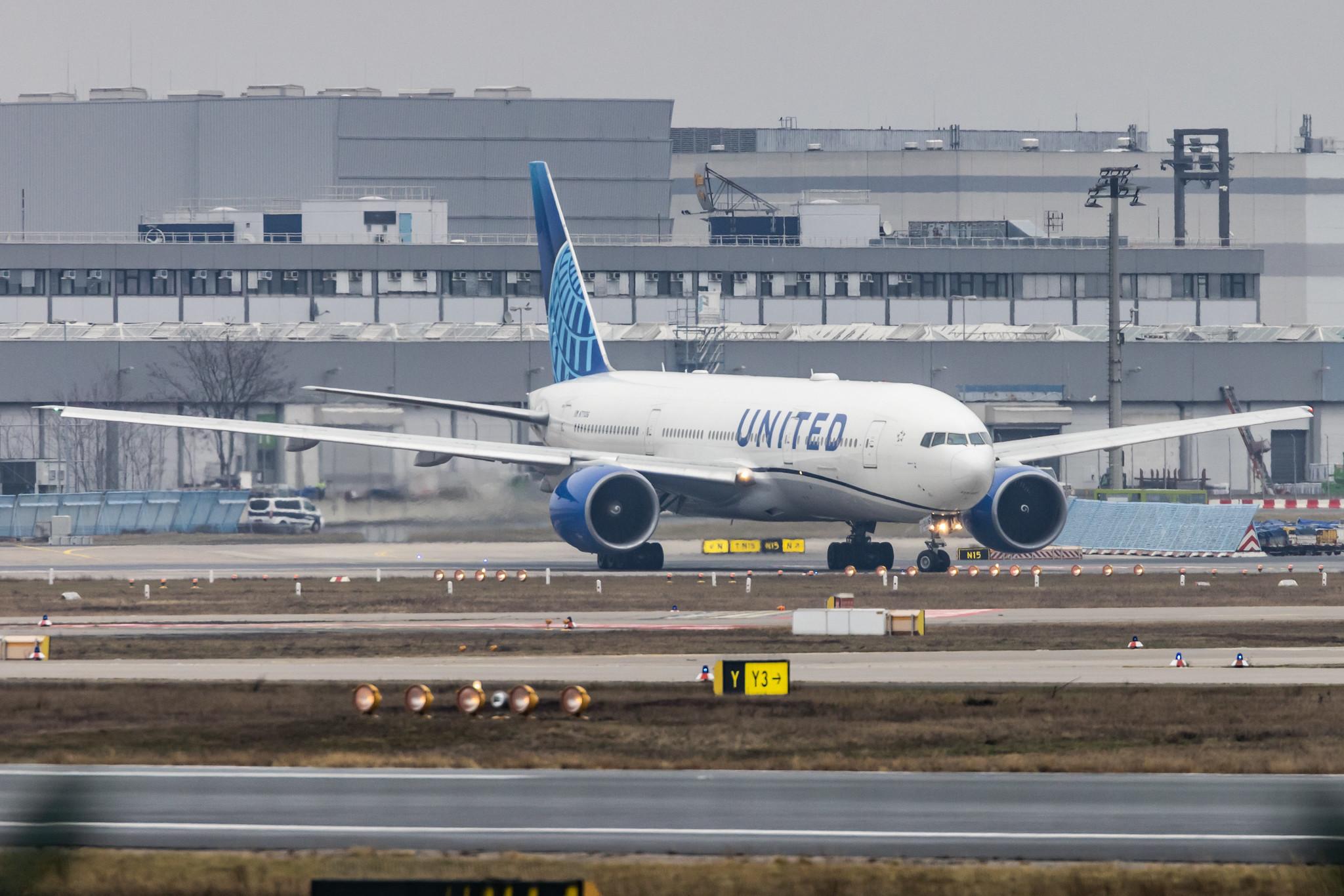 Frankfurt Airport: United Airlines (UA / UAL) |  Boeing 777-224(ER) B772 | N77006 | MSN 29476