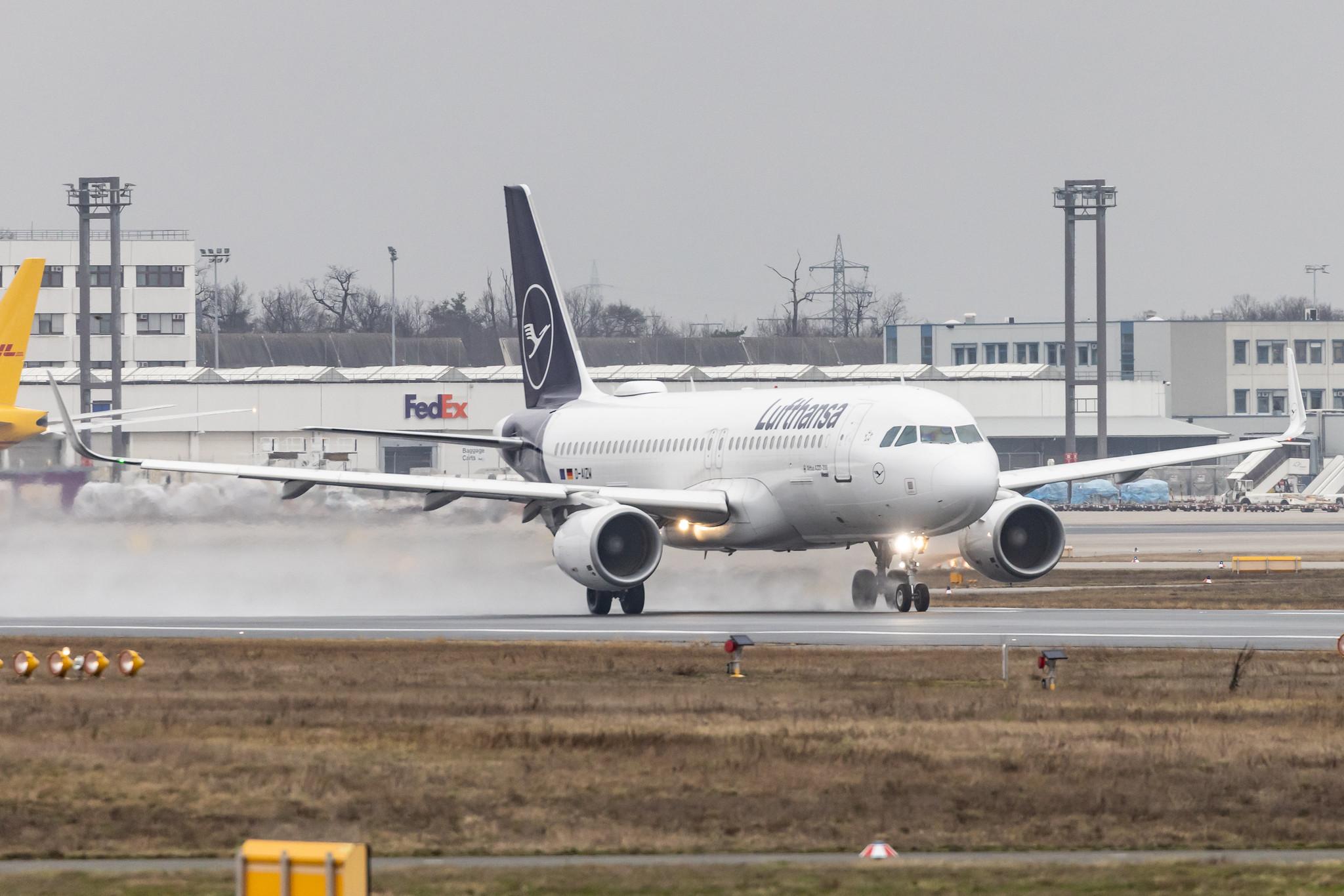Frankfurt Airport: Lufthansa (LH / DLH) |  Airbus A320-214 A320 | D-AIZW | MSN 5694