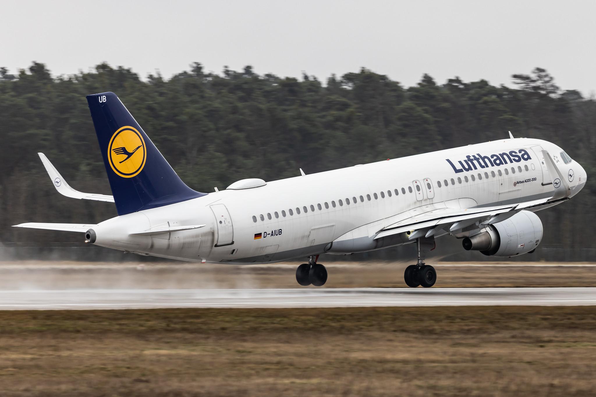 Frankfurt Airport: Lufthansa (LH / DLH) |  Airbus A320-214 A320 | D-AIUB | MSN 5972