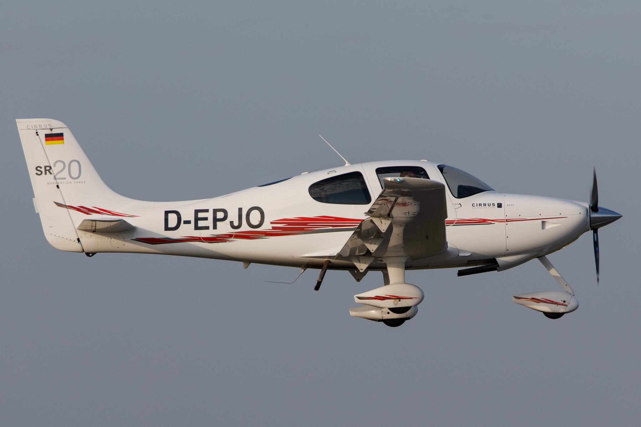 Hamburg Airport: Private owner |  Cirrus SR20 SR20 | D-EPJO | MSN 1992