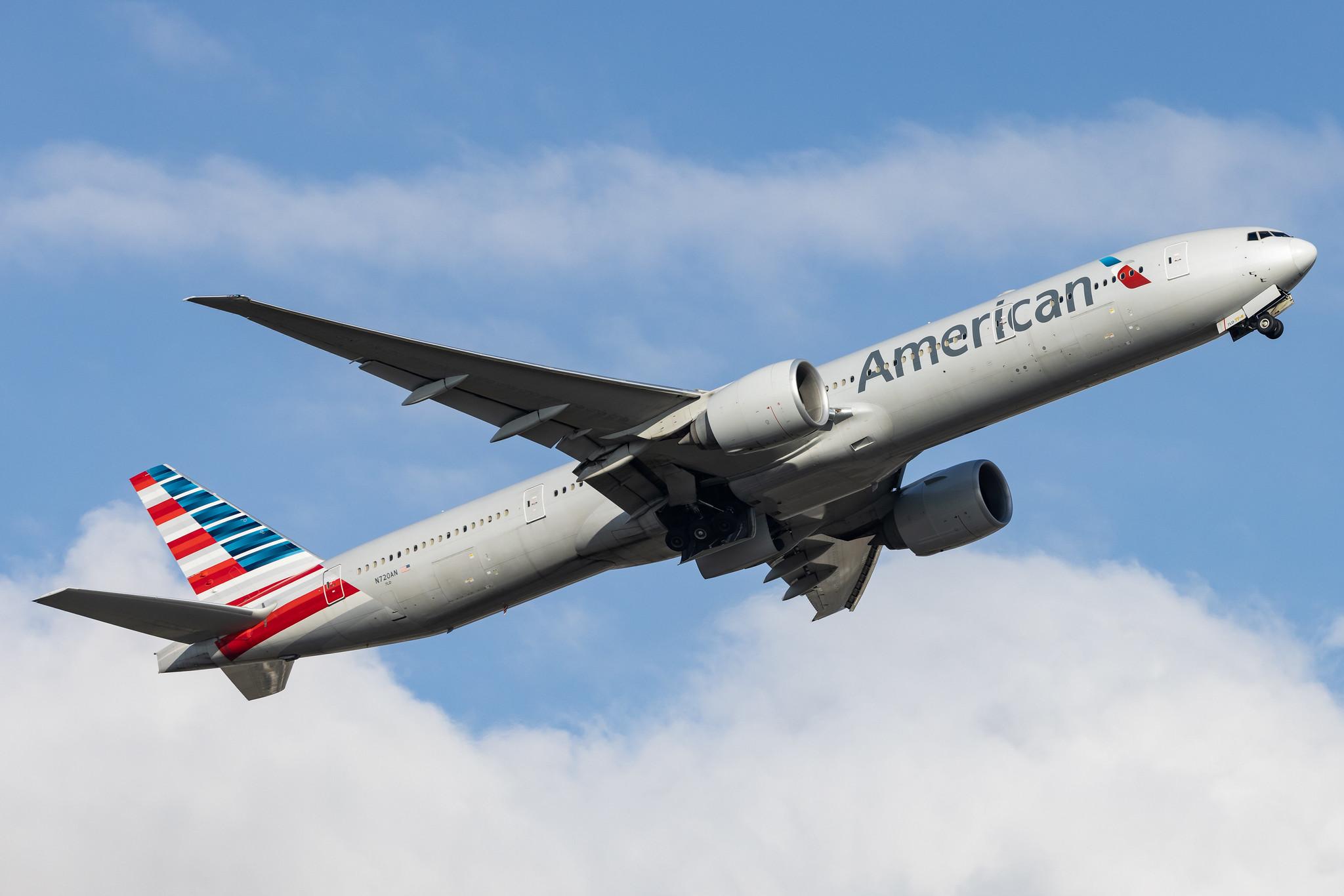 London Heathrow: American Airlines (AA / AAL) |  Boeing 777-323(ER) B77W | N720AN | MSN 33522