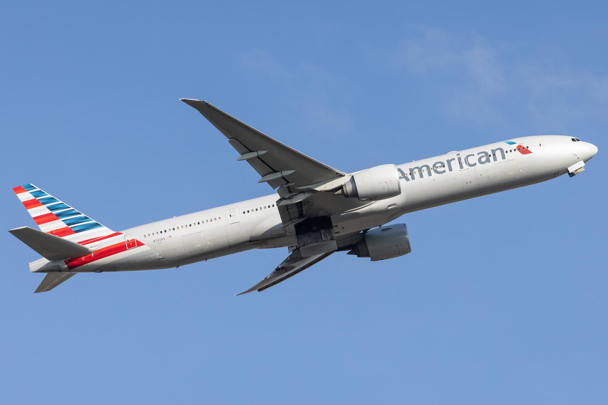 London Heathrow: American Airlines (AA / AAL) |  Boeing 777-323(ER) B77W | N720AN | MSN 33522