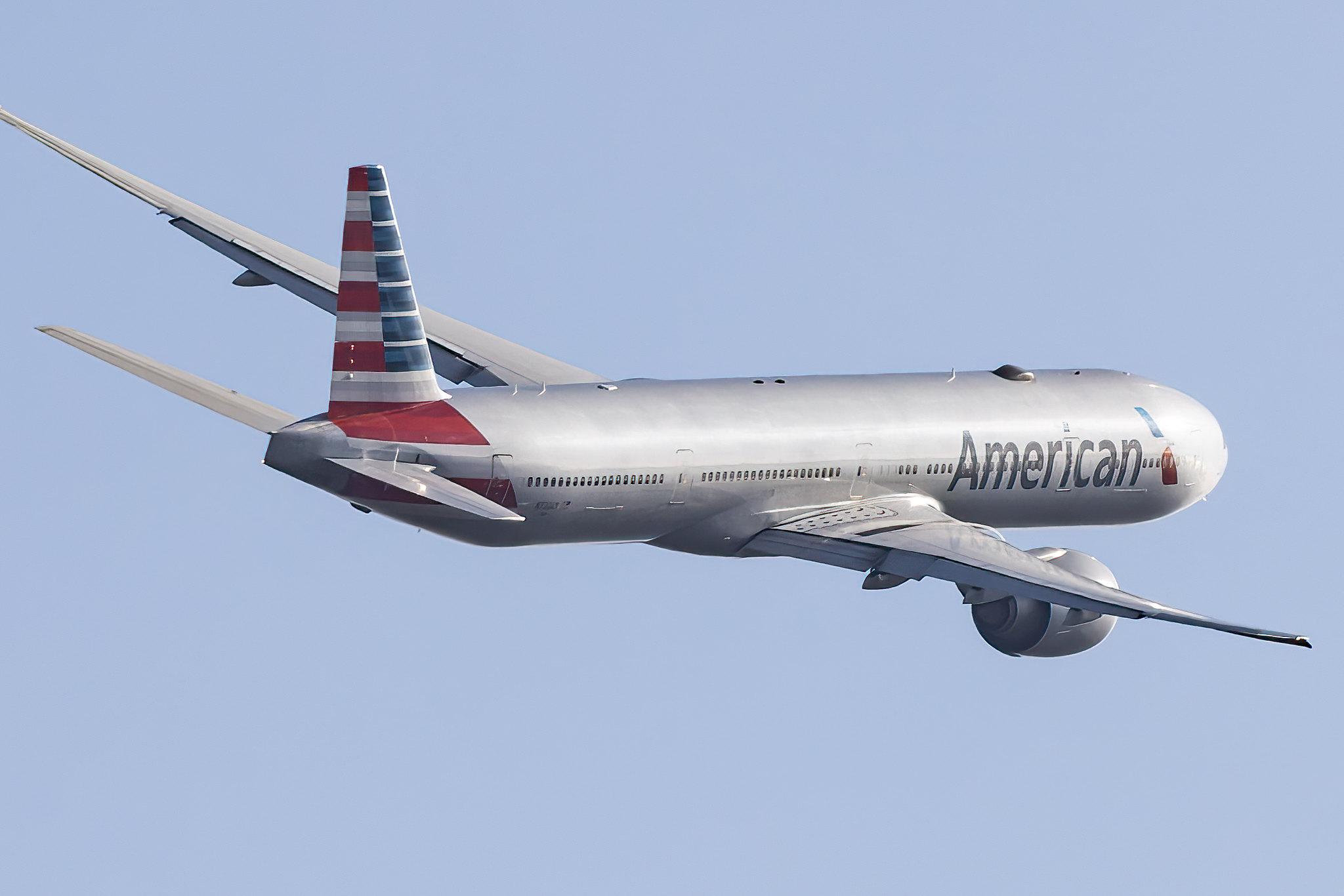 London Heathrow: American Airlines (AA / AAL) |  Boeing 777-323(ER) B77W | N720AN | MSN 33522