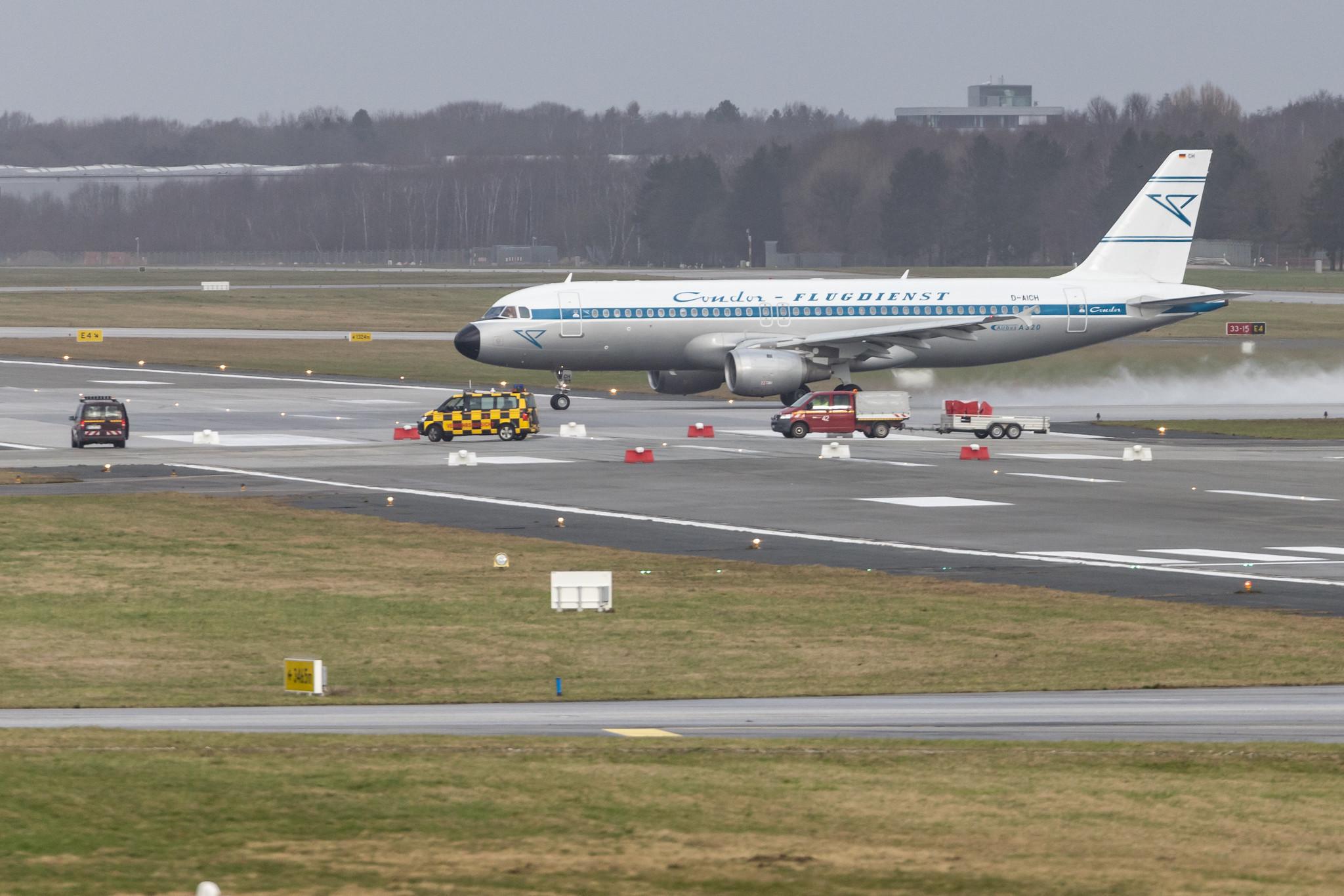 Hamburg Airport: Condor (DE / CFG) |  Livery: Retro Livery |  Airbus A320-212 A320 | D-AICH | MSN 0971