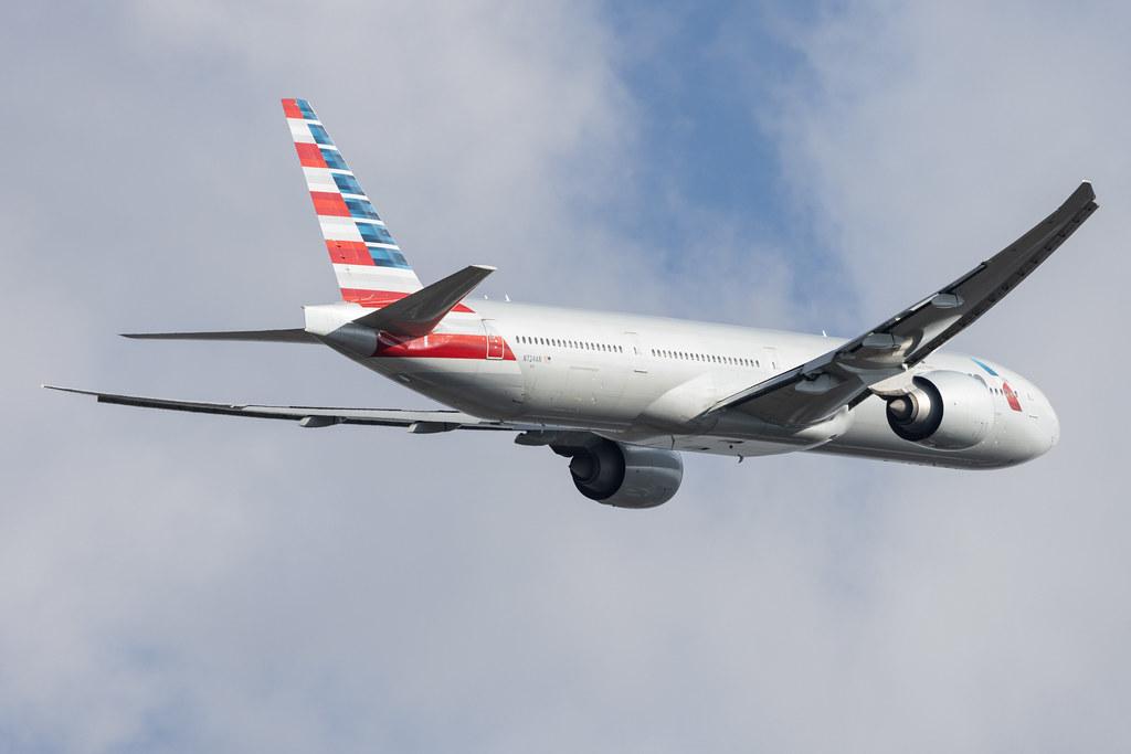 London Heathrow: American Airlines (AA / AAL) |  Boeing 777-323(ER) B77W | N724AN | MSN 31548