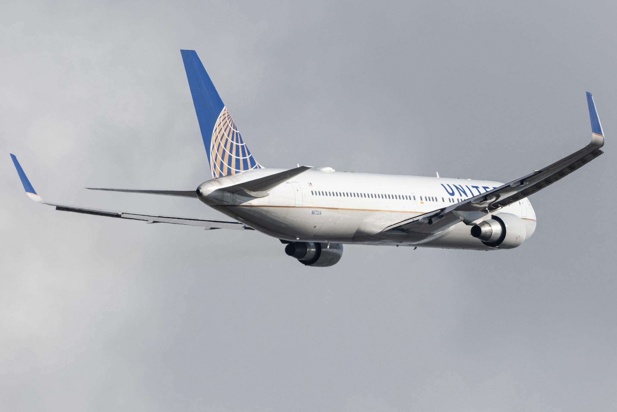 London Heathrow: United Airlines (UA / UAL) |  Boeing 767-322(ER) B763 | N672UA | MSN 30027