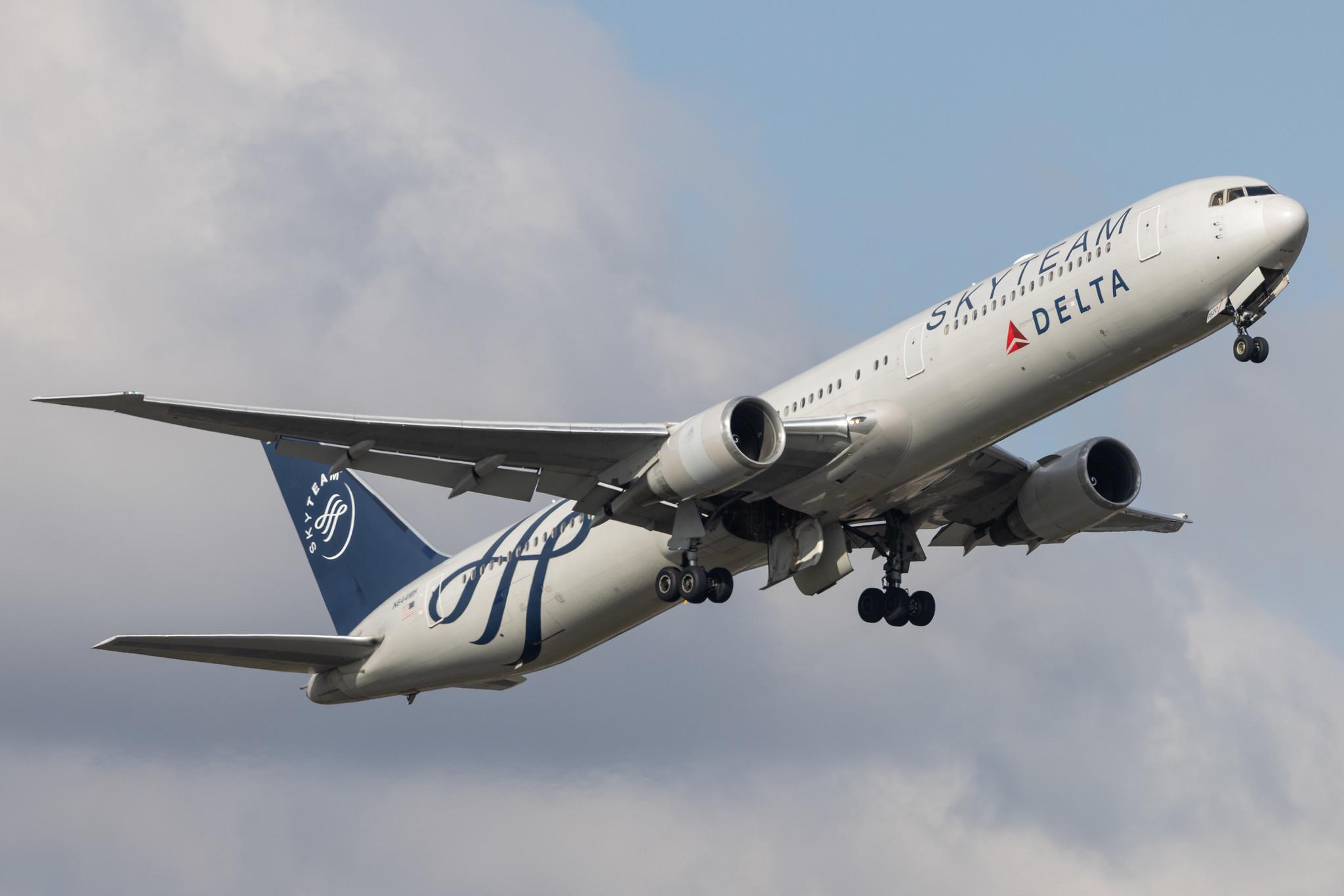 London Heathrow: Delta Air Lines (DL / DAL) |  Livery: SkyTeam Livery |  Boeing 767-432(ER) B764 | N844MH | MSN 29717