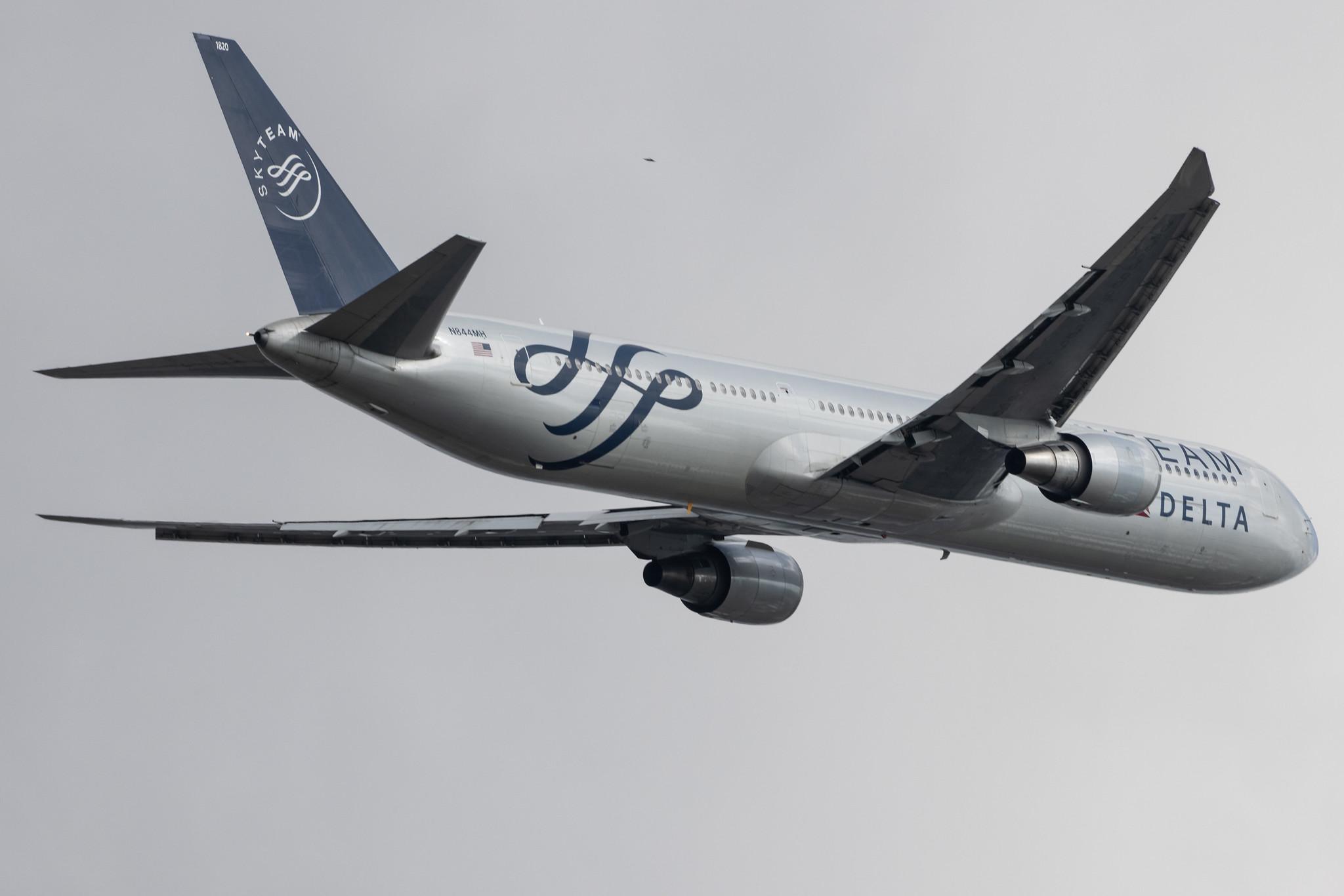 London Heathrow: Delta Air Lines (DL / DAL) |  Livery: SkyTeam Livery |  Boeing 767-432(ER) B764 | N844MH | MSN 29717
