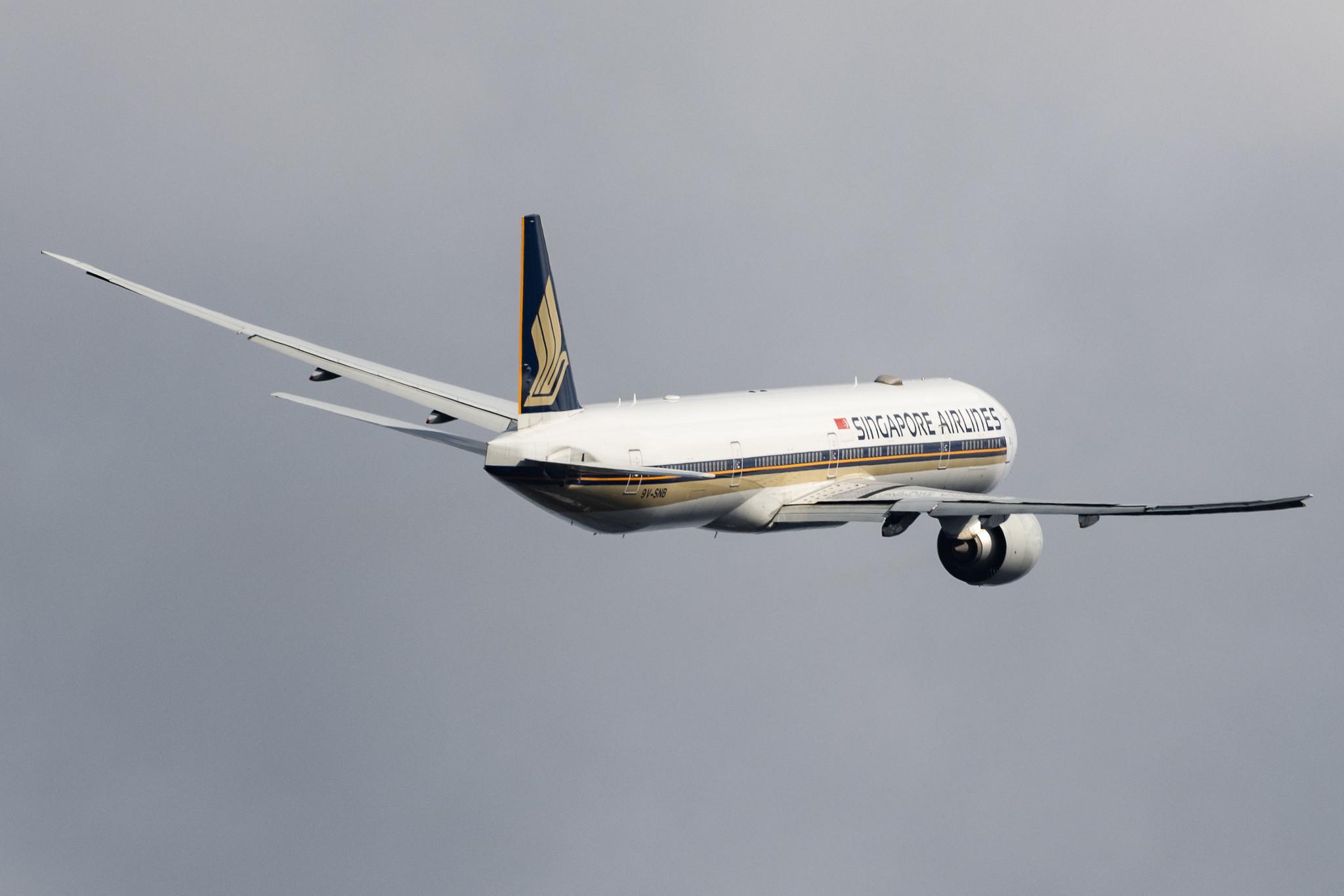 London Heathrow: Singapore Airlines (SQ / SIA) |  Boeing 777-312(ER) B77W | 9V-SNB | MSN 42241