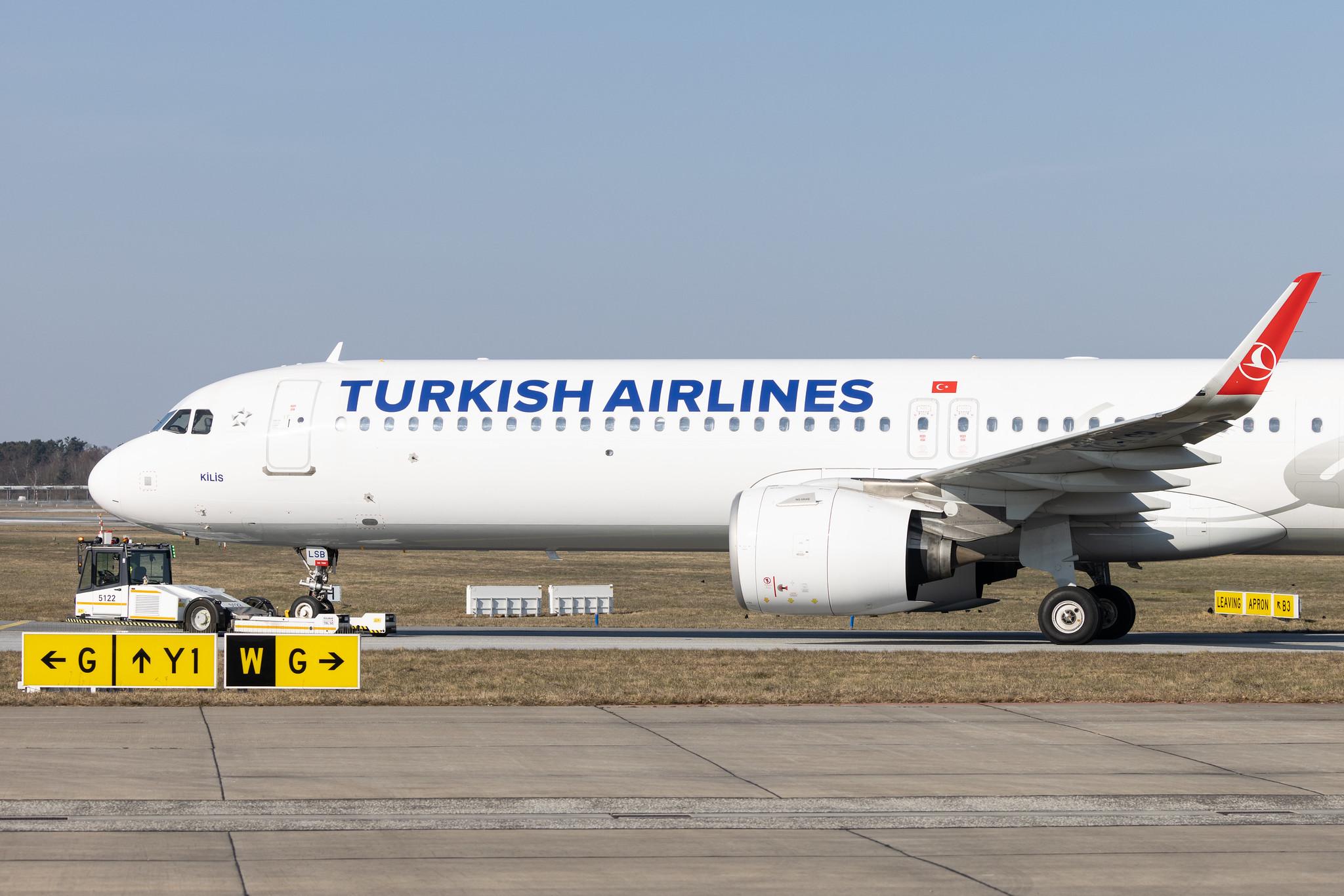 Hamburg Airport: Turkish Airlines (TK / THY) |  Airbus A321-271NX A21N | TC-LSB | MSN 08257