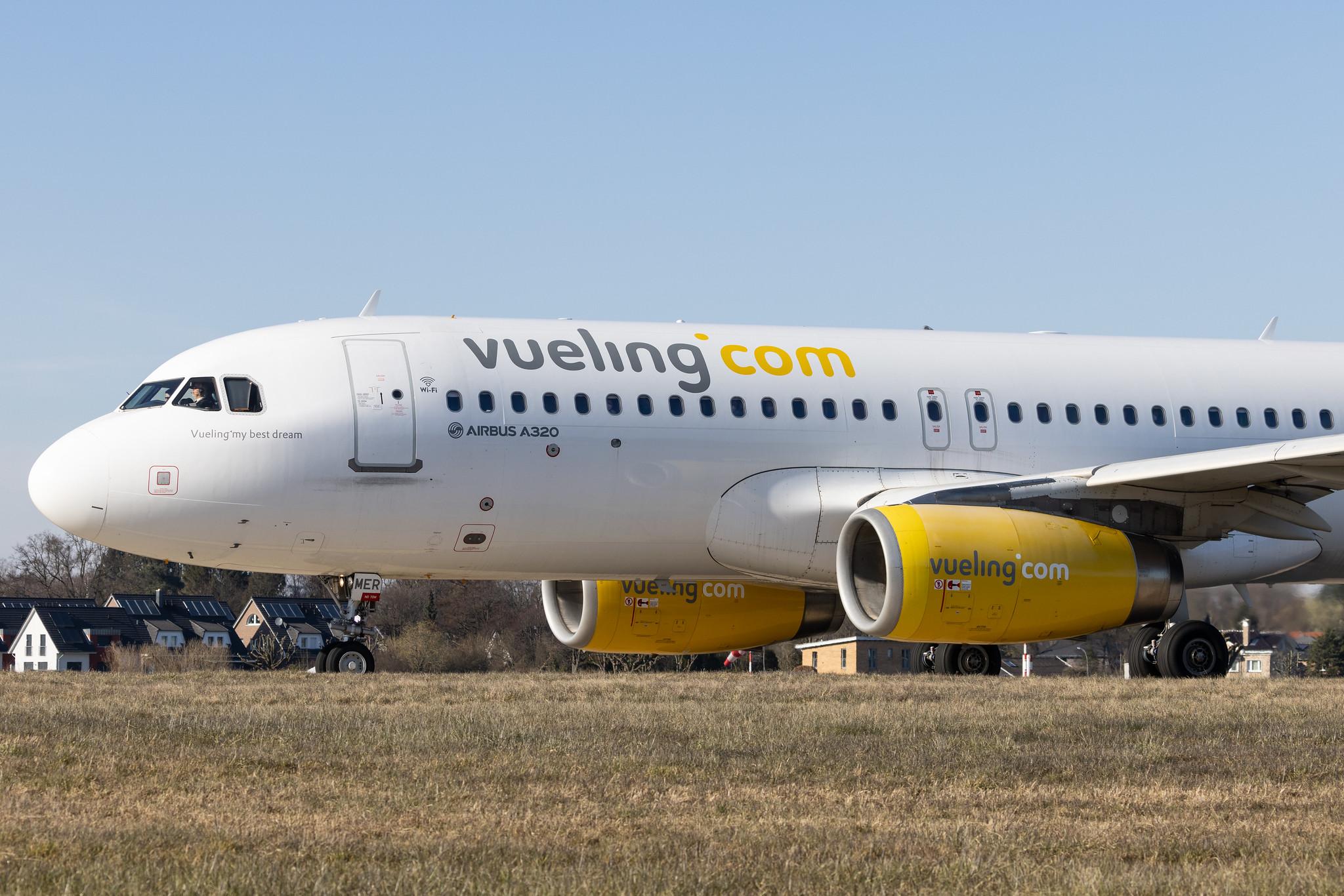 Hamburg Airport: Vueling (VY / VLG) |  Airbus A320-232 A320 | EC-MER | MSN 6510