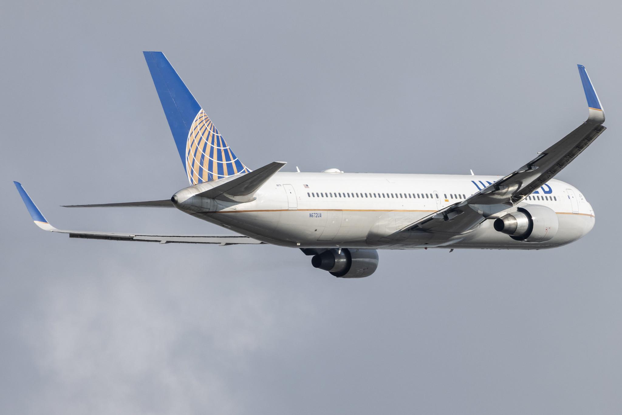 London Heathrow: United Airlines (UA / UAL) |  Boeing 767-322(ER) B763 | N672UA | MSN 30027