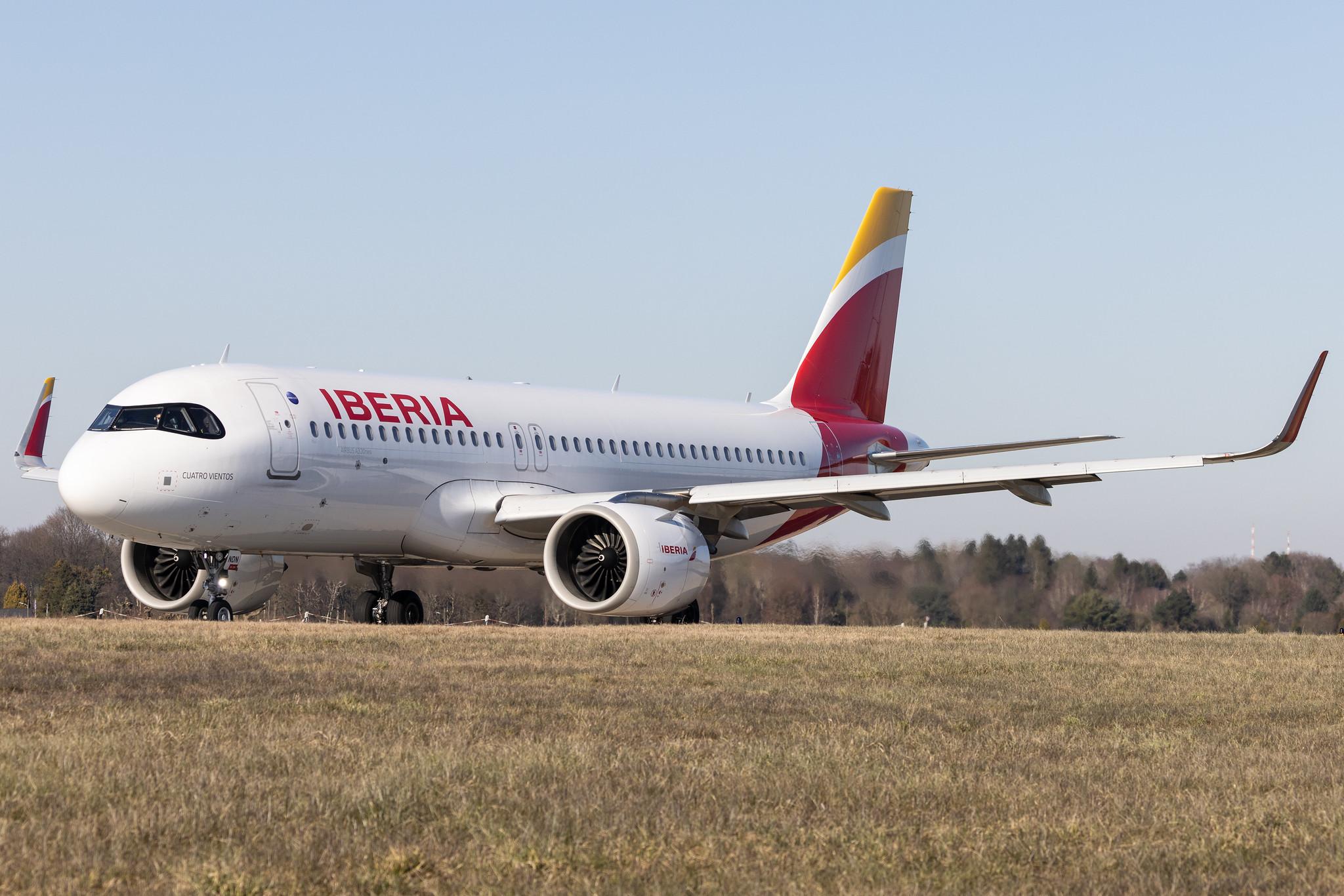 Hamburg Airport: Iberia (IB / IBE) |  Airbus A320-251N A20N | EC-NDN | MSN 8939