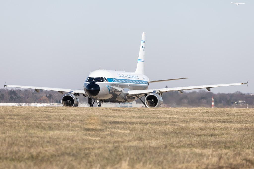 Hamburg Airport: Condor (DE / CFG) |  Livery: Retro Livery |  Airbus A320-212 A320 | D-AICH | MSN 0971