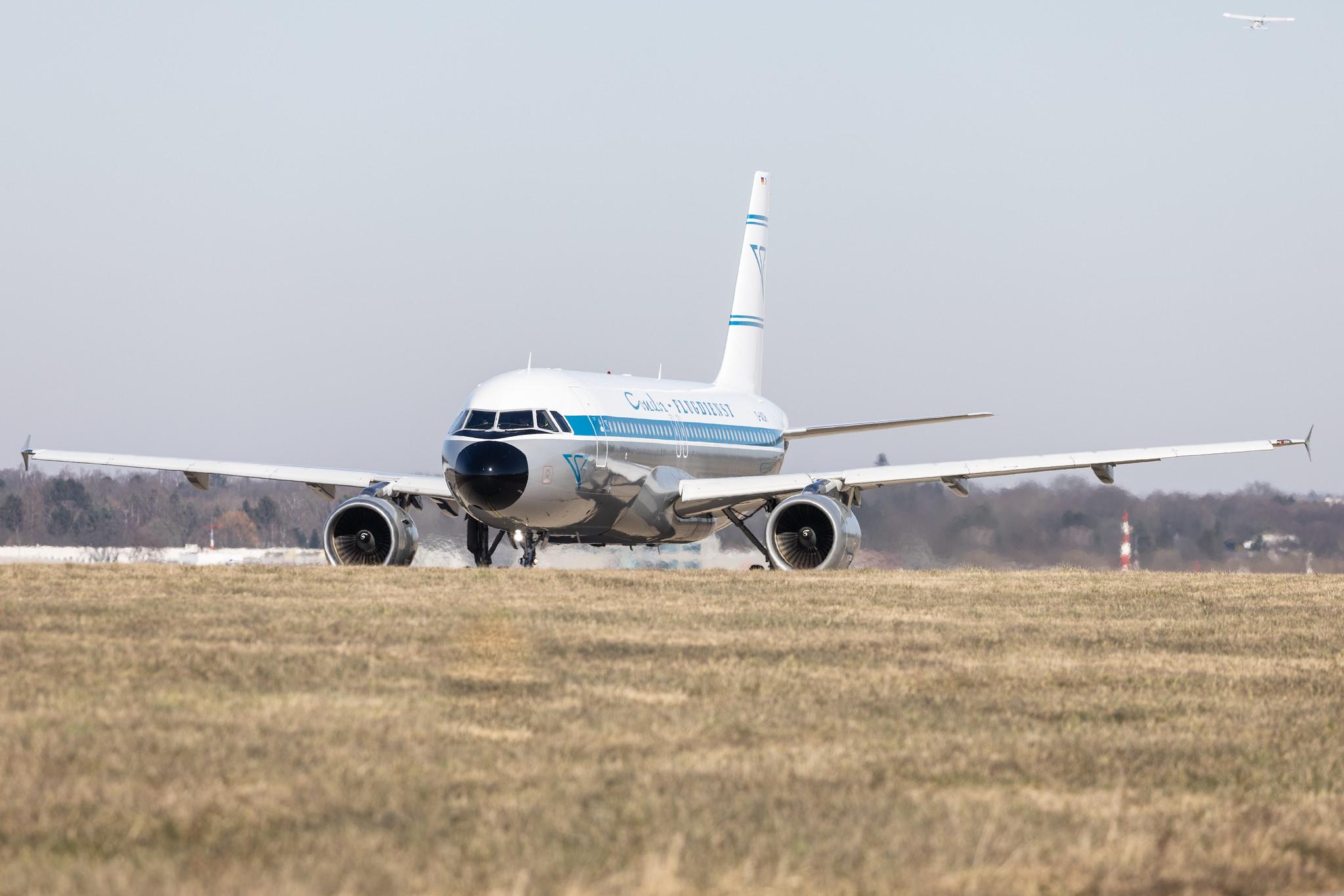 Hamburg Airport: Condor (DE / CFG) |  Livery: Retro Livery |  Airbus A320-212 A320 | D-AICH | MSN 0971
