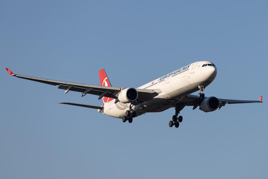 Hamburg Airport: Turkish Airlines (TK / THY) |  Airbus A330-303 A333 | TC-JOJ | MSN 1640