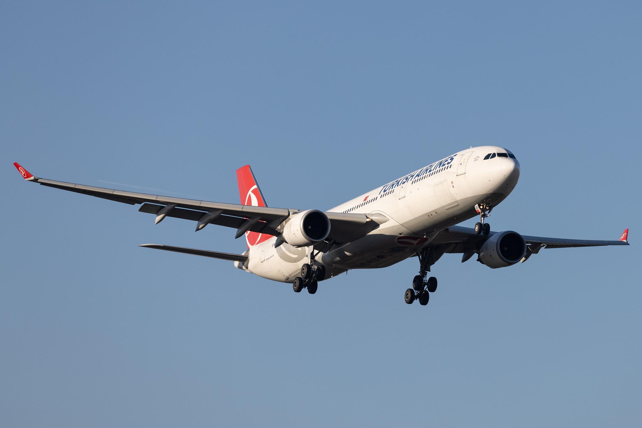Hamburg Airport: Turkish Airlines (TK / THY) |  Airbus A330-303 A333 | TC-JOJ | MSN 1640