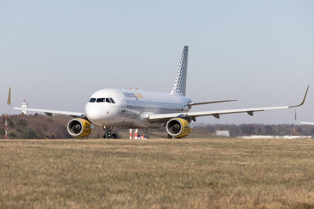 Hamburg Airport: Vueling (VY / VLG) |  Airbus A320-232 A320 | EC-MER | MSN 6510